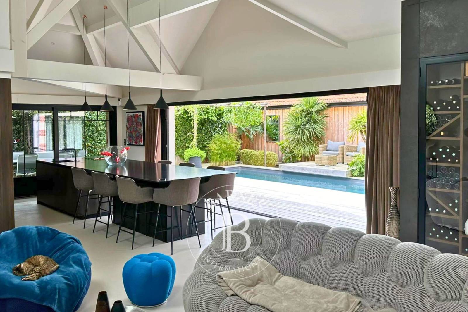 ÉLÉGANTE MAISON CONTEMPORAINE AVEC PISCINE AU COEUR D’ARCACHON, PROCHE PLAGE