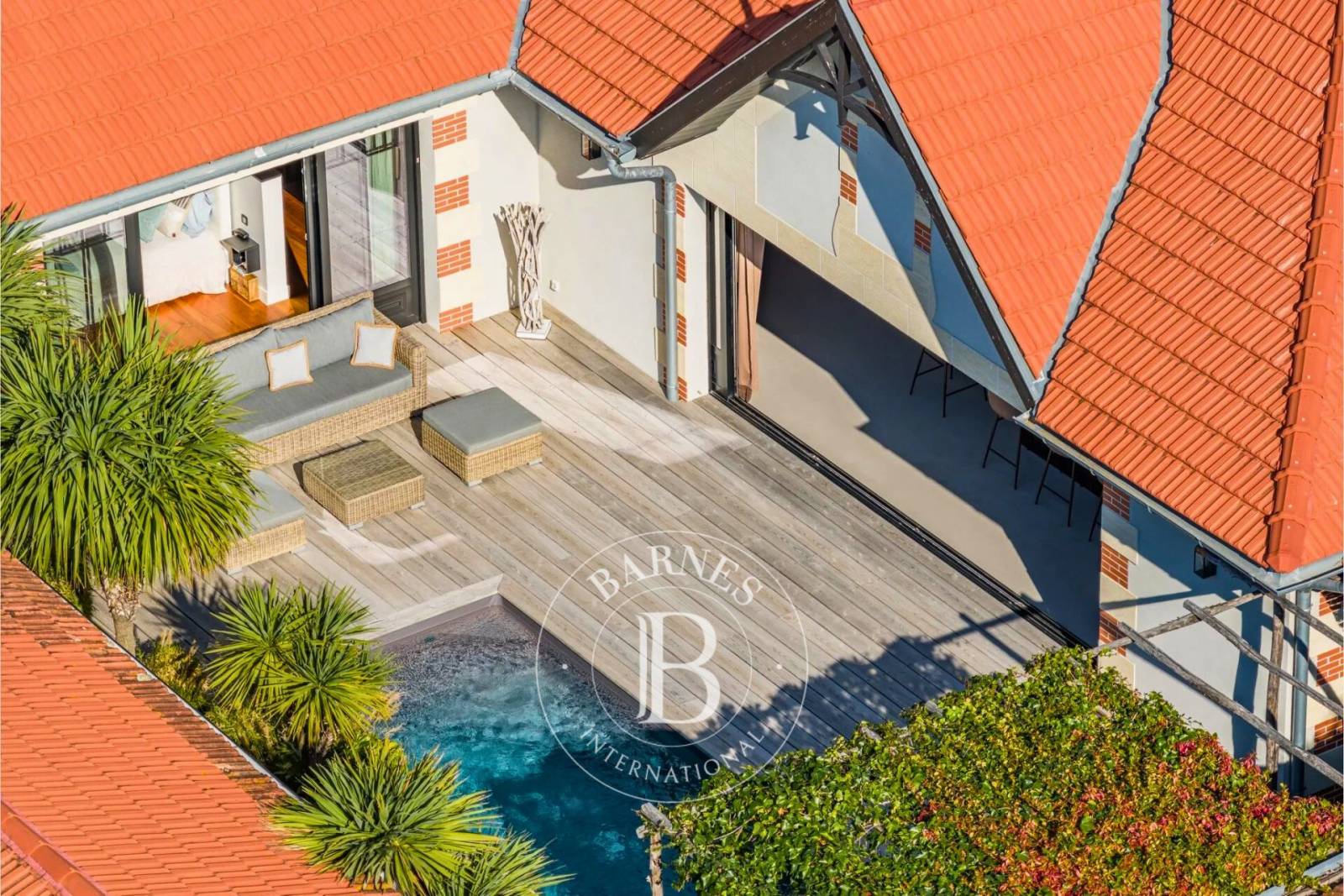 ÉLÉGANTE MAISON CONTEMPORAINE AVEC PISCINE AU COEUR D’ARCACHON, PROCHE PLAGE
