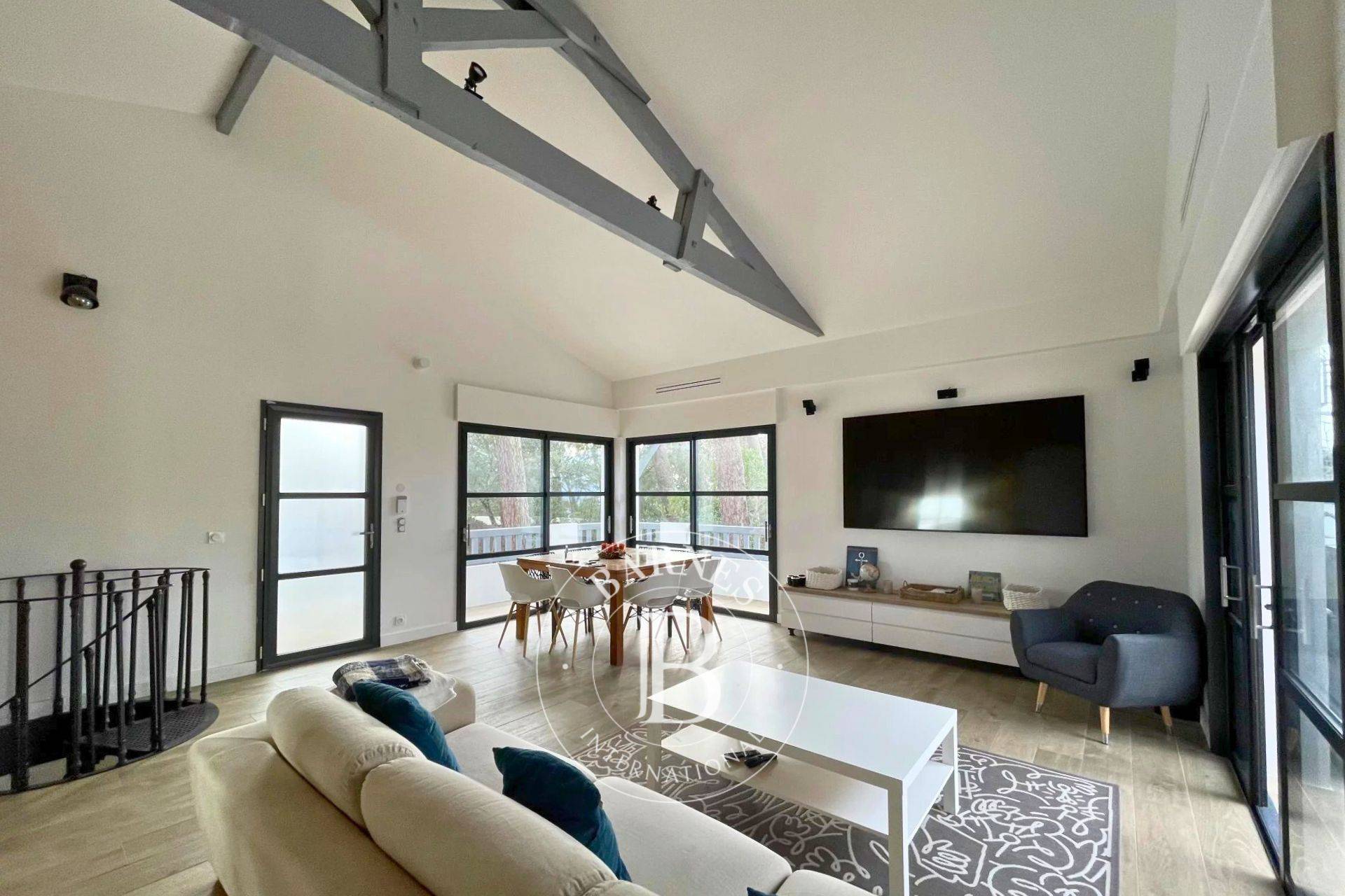 VILLA RÉNOVÉE A VENDRE QUARTIER HAITZA PYLA SUR MER