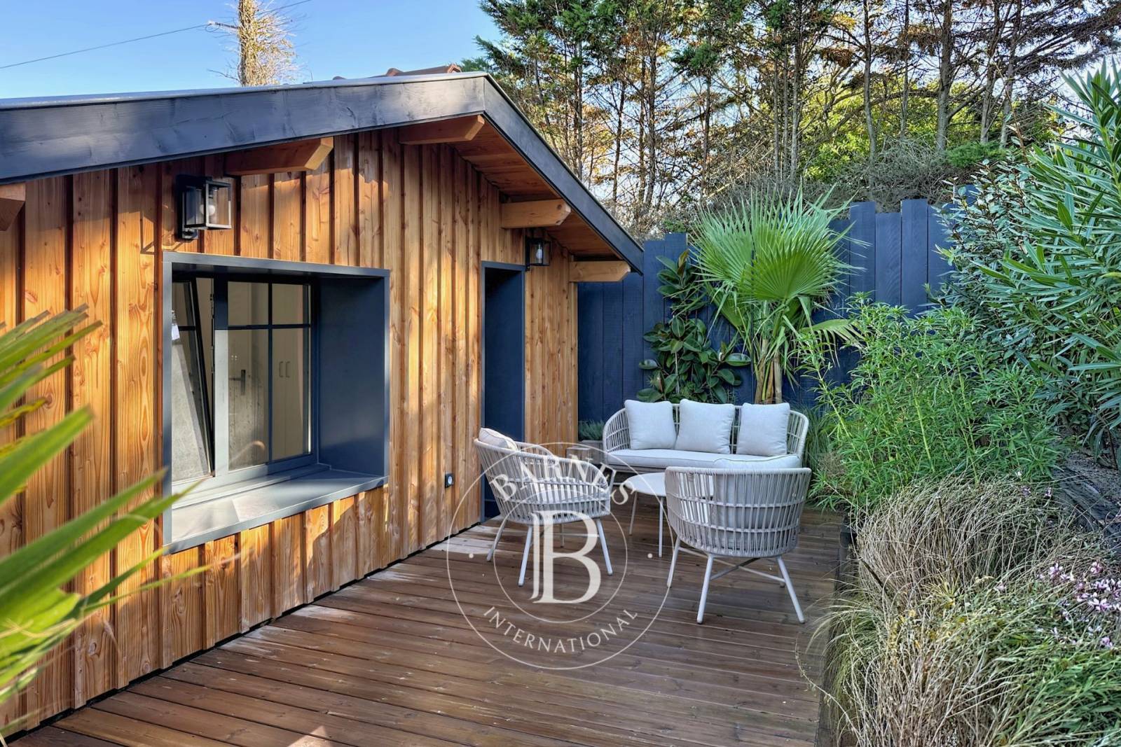 ENSEMBLE DE DEUX MAISONS RÉNOVÉES AU PIED DES DUNES AU CAP FERRET