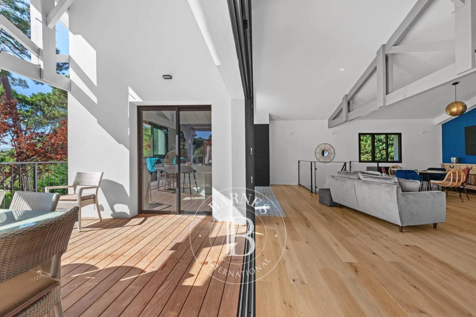 VILLA AVEC 4 CHAMBRES, PISCINE ET SALLE DE SPORT, ET PLAGE À PIED AU PYLA-SUR-MER