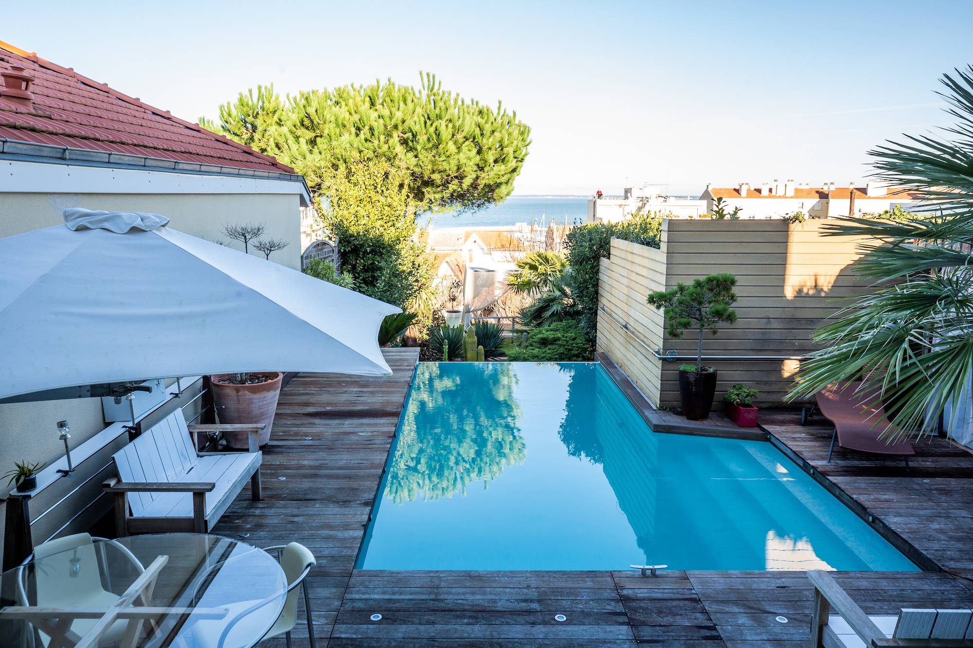 JOLIE VILLA ARCACHONNAIQSE A VENDRE AVEC PISCINE A DÉBORDEMENT