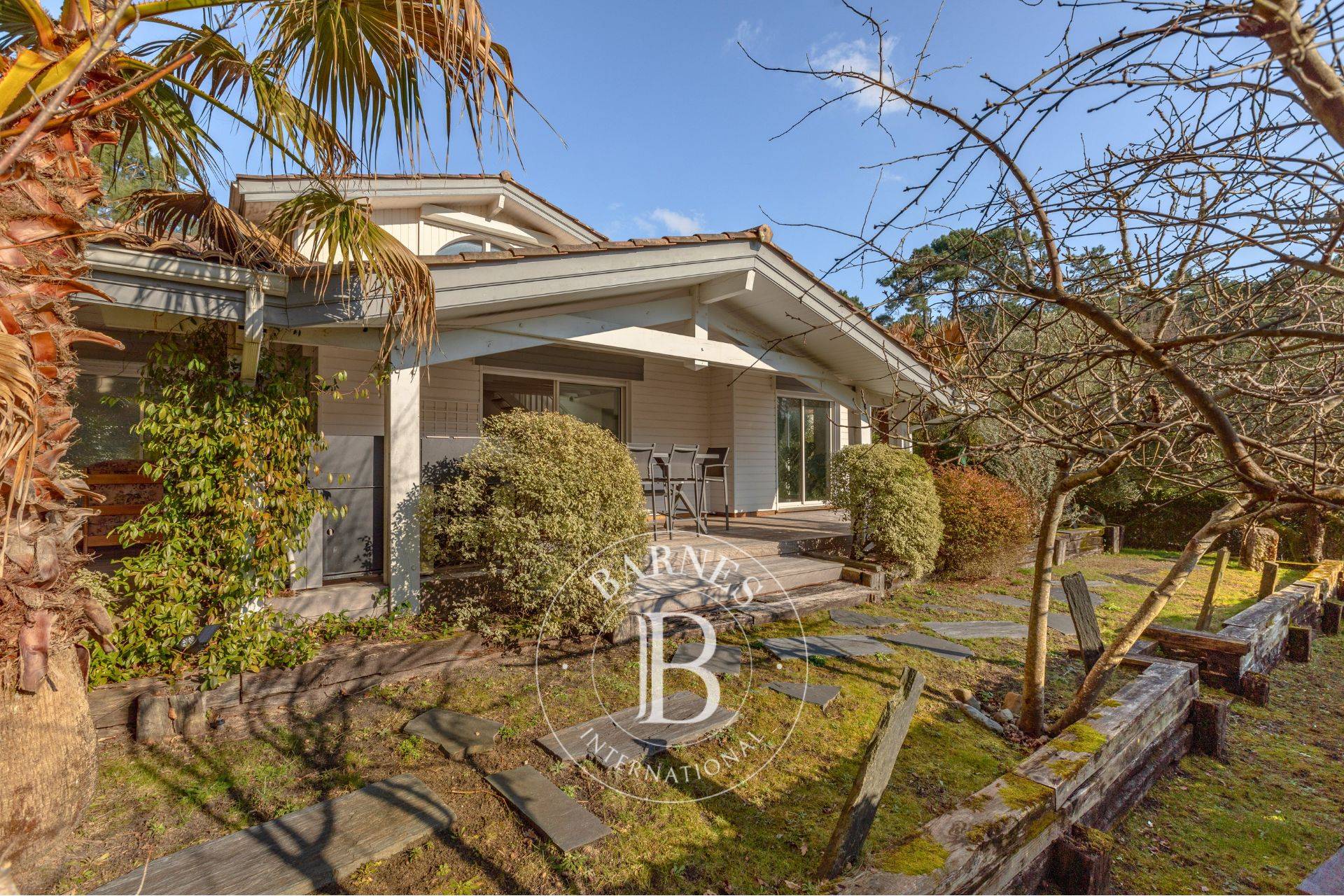 Immobilier de prestige sur le Bassin d’Arcachon, maison avec piscine et jacuzzia