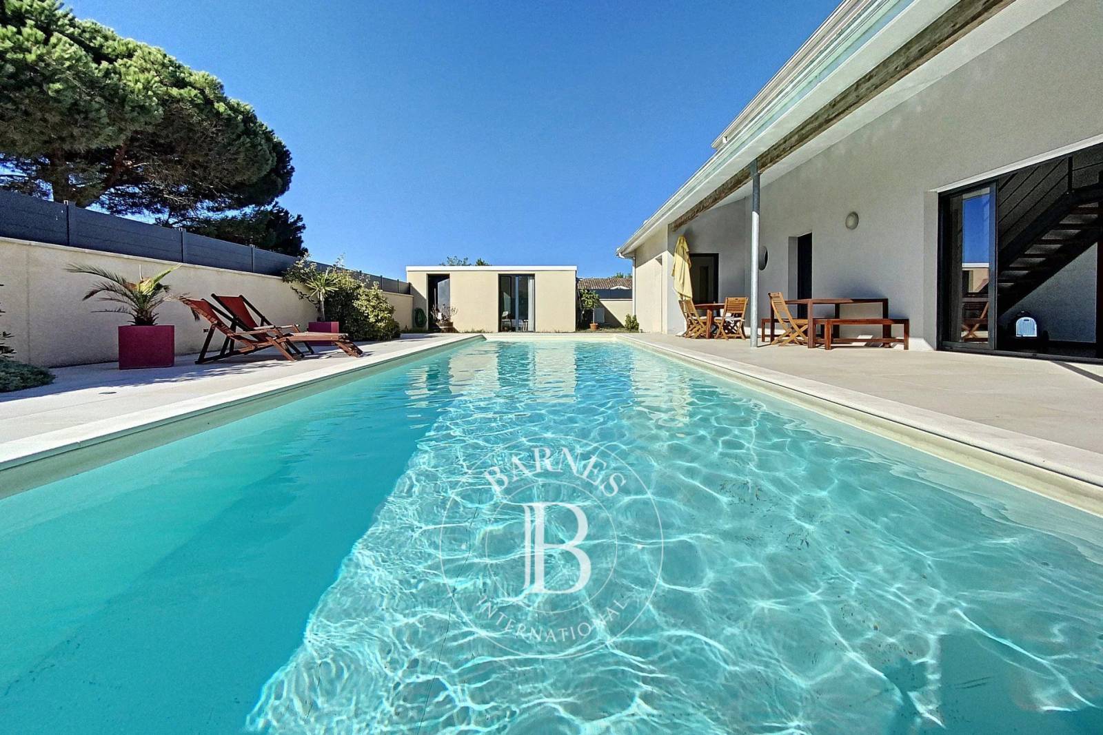 VILLA ESPRIT LOFT AVEC PISCINE, À GUJAN-MESTRAS