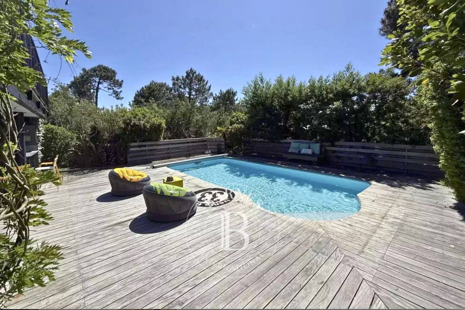 VILLA DE 240 M² AVEC VUE SUR LE BASSIN ET PISCINE SUR LA PRESQU’ÎLE DU CAP FERRET