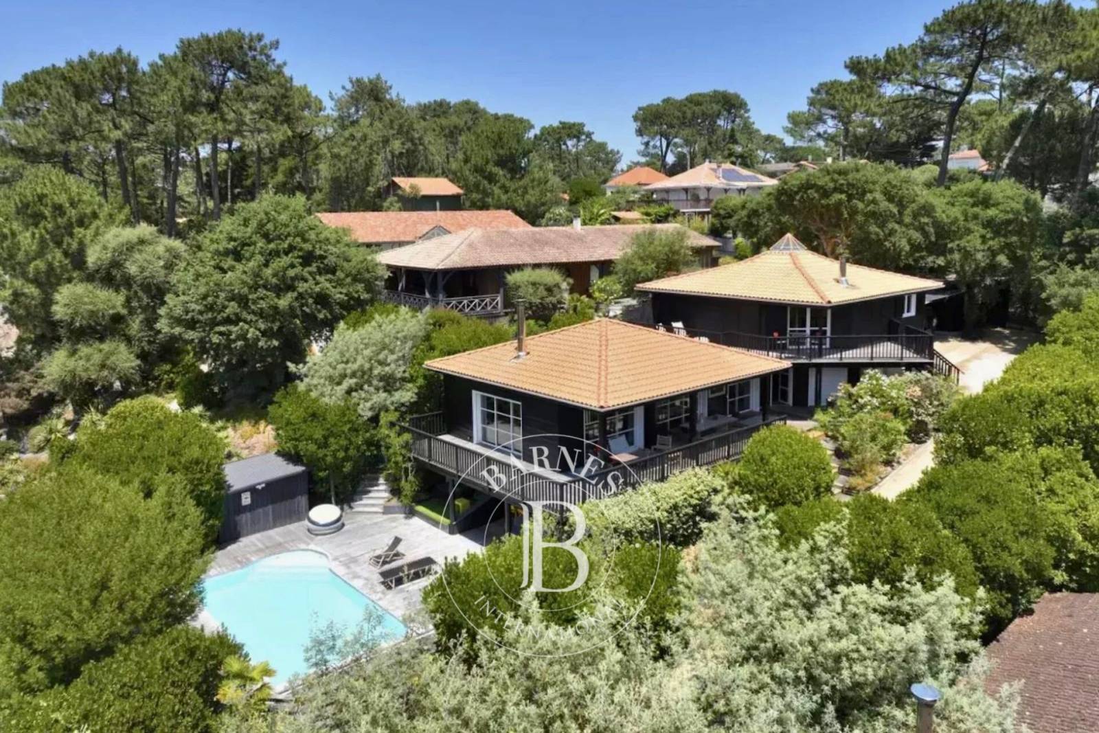 VILLA DE 240 M² AVEC VUE SUR LE BASSIN ET PISCINE SUR LA PRESQU’ÎLE DU CAP FERRET