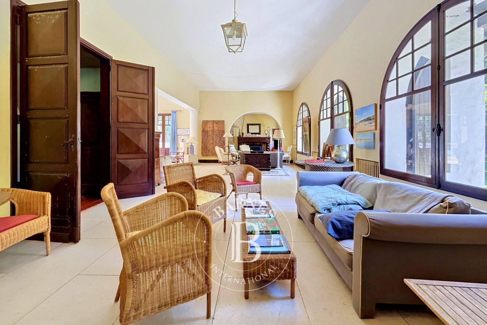 VILLA GAUME STYLE ART DÉCO DE 305 M² AVEC PISCINE AU PYLA-SUR-MER, PLAGE À PIED