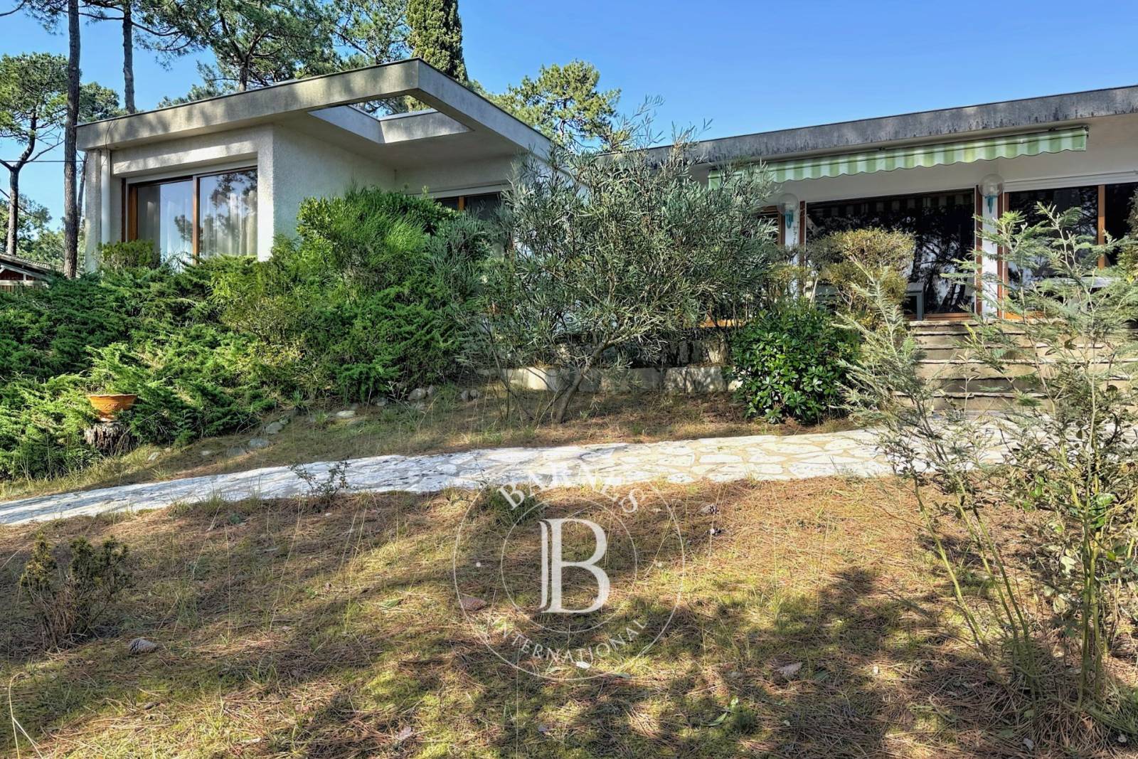 VILLA D’ARCHITECTE AVEC VUE BASSIN À PIRAILLAN SUR LA PRESQU’ÎLE DU CAP FERRET