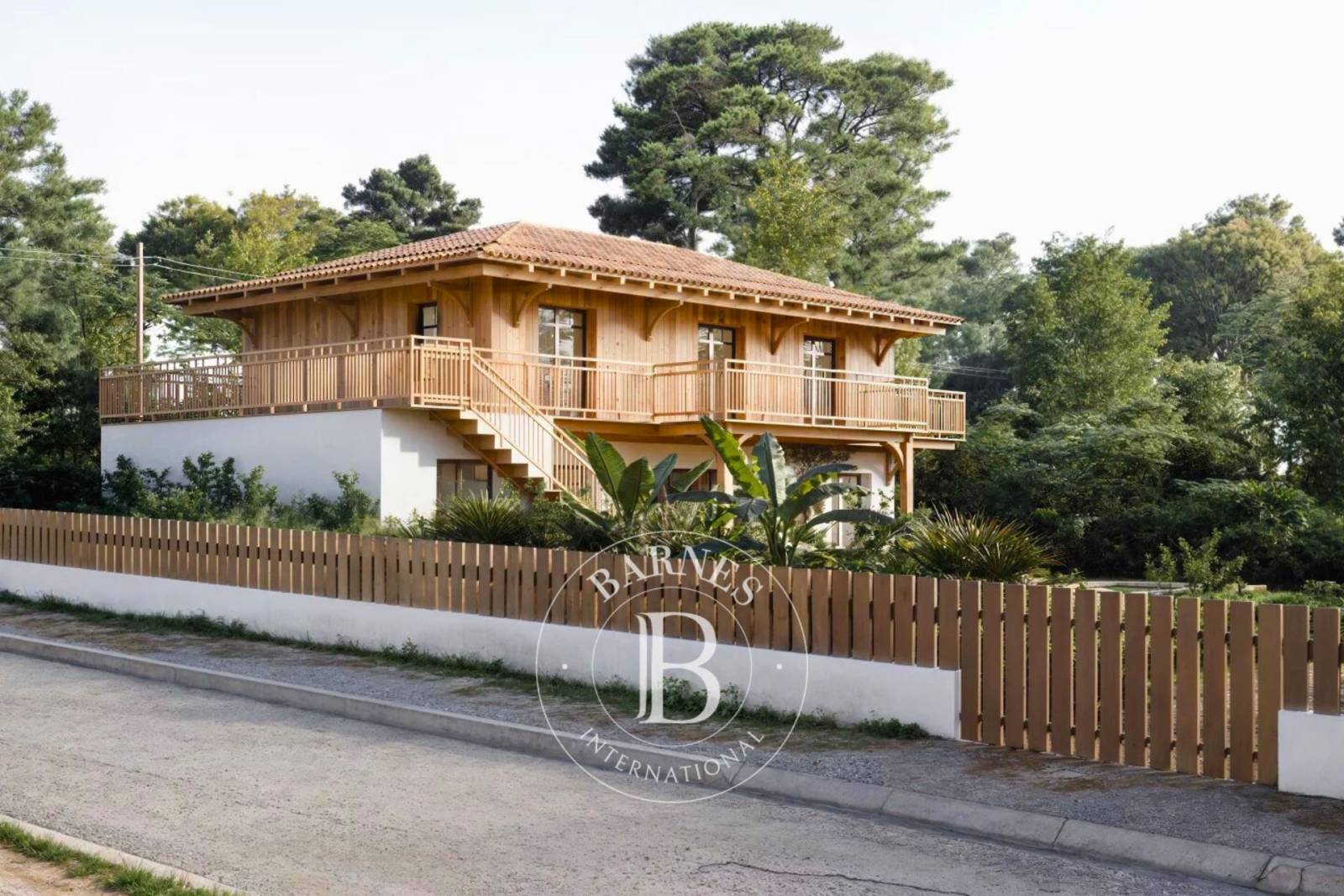 VILLA ENTIÈREMENT RÉNOVÉE AVEC VUE SUR LE BASSIN ET PISCINE AU PYLA-SUR-MER