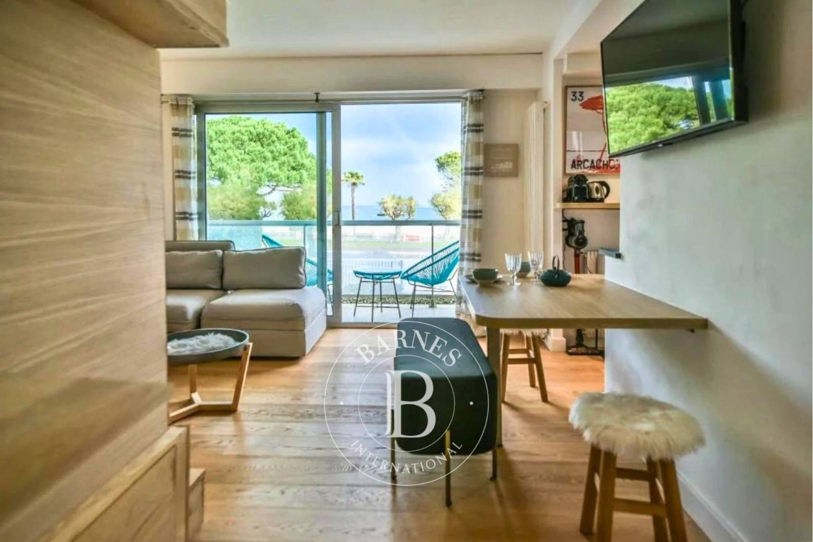 SUPERBE STUDIO RÉNOVÉ AVEC VUE MER EXCEPTIONNELLE, AU COEUR D’ARCACHON