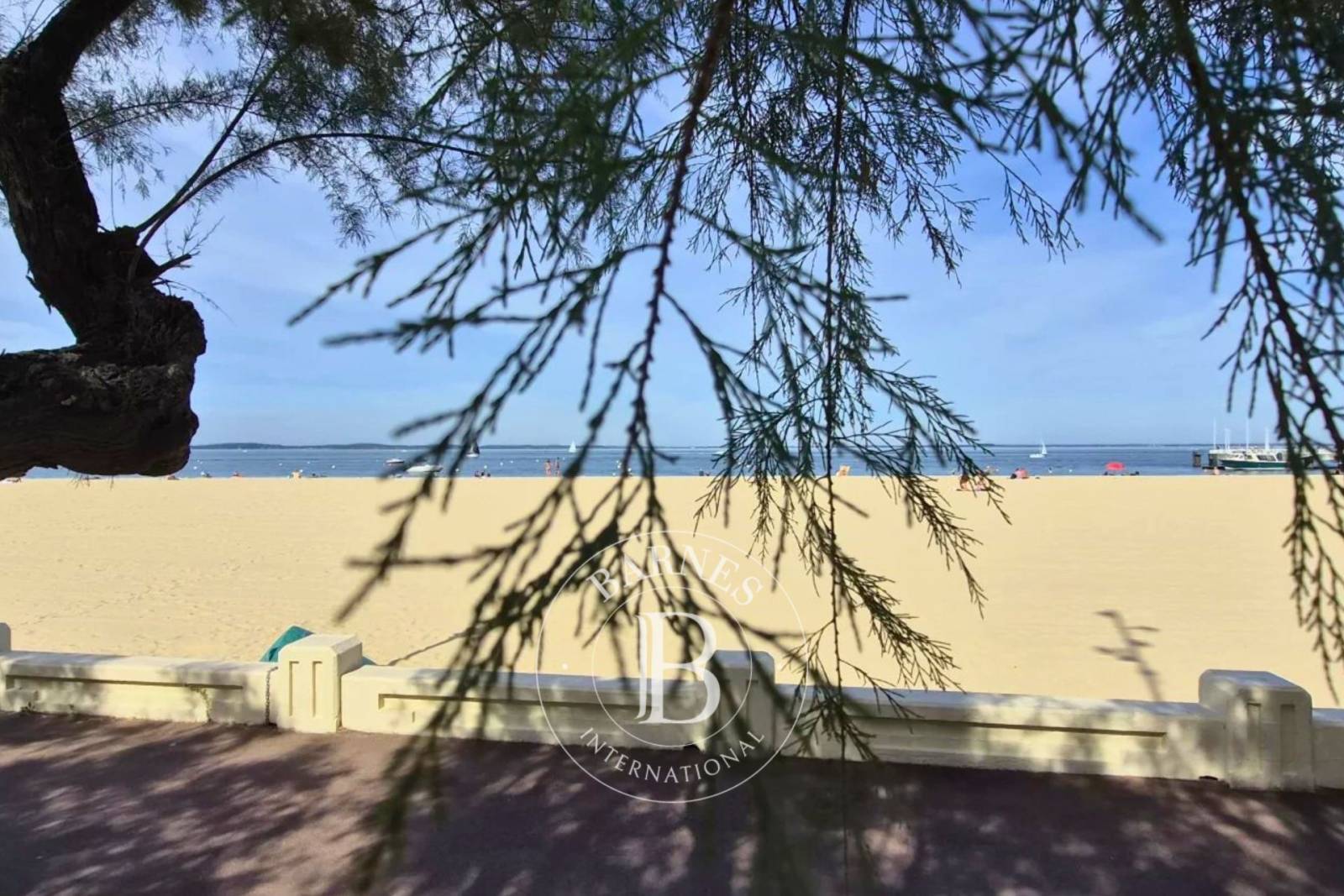 SUPERBE STUDIO RÉNOVÉ AVEC VUE MER EXCEPTIONNELLE, AU COEUR D’ARCACHON