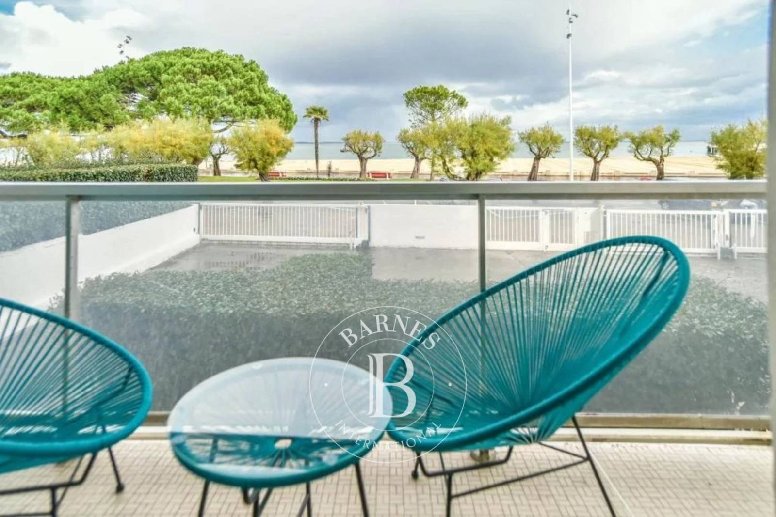 SUPERBE STUDIO RÉNOVÉ AVEC VUE MER EXCEPTIONNELLE, AU COEUR D’ARCACHON