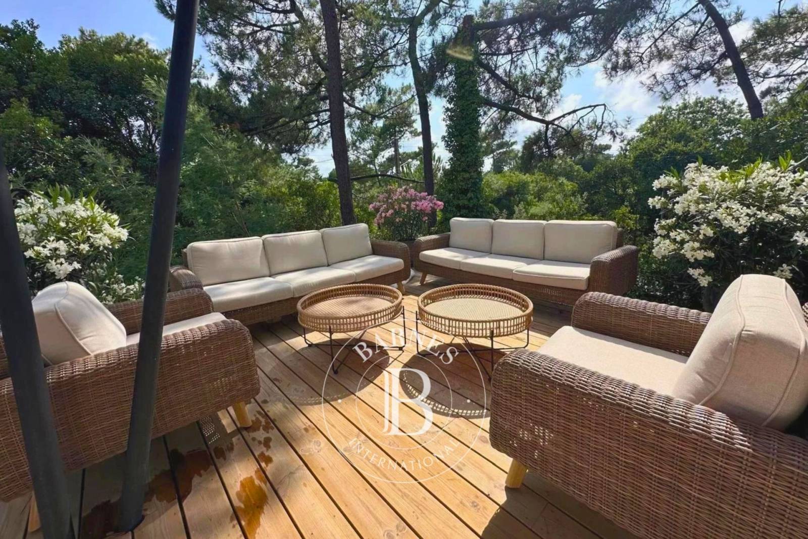 VILLA MEUBLÉE IDÉALE EN PIED À TERRE, EN PLEIN CENTRE DU CAP FERRET