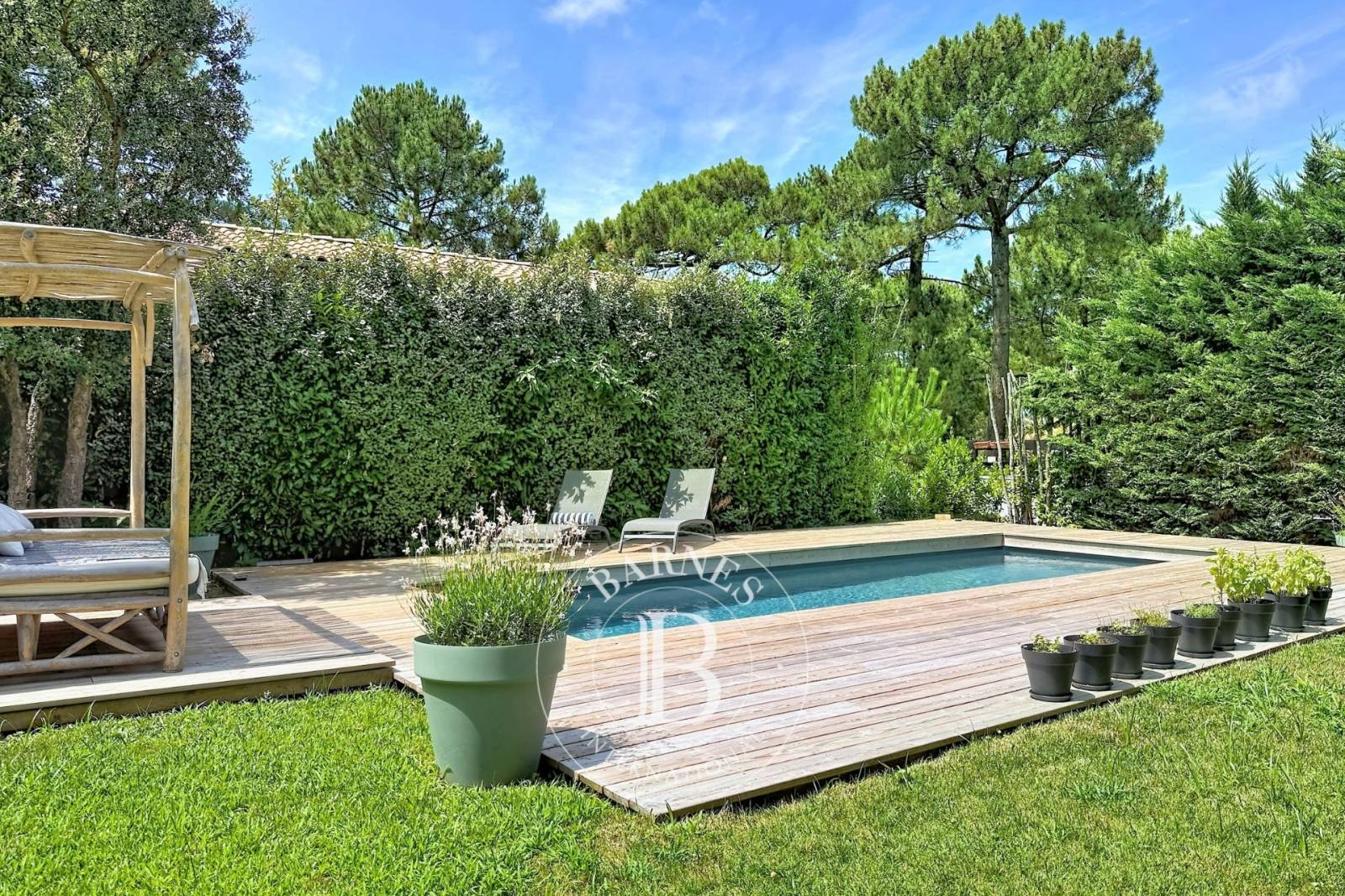 VILLA AVEC 5 CHAMBRES, PISCINE, 5 MIN DE LA PLAGE À PIED, PYLA-SUR-MERa