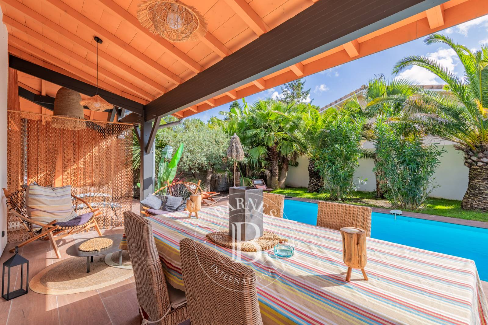 MAGNIFIQUE VILLA MODERNE D’ARCHITECTE AVEC PISCINE ET DÉPENDANCE À LA TESTE-DE-BUCH