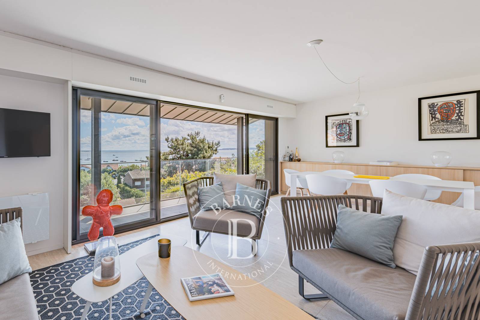 VILLA RÉNOVÉE AVEC VUE BASSIN ET PISCINE CHAUFFÉE DANS LES HAUTEURS DU CANON SUR LA PRESQU’ÎLE DU CAP FERRET
