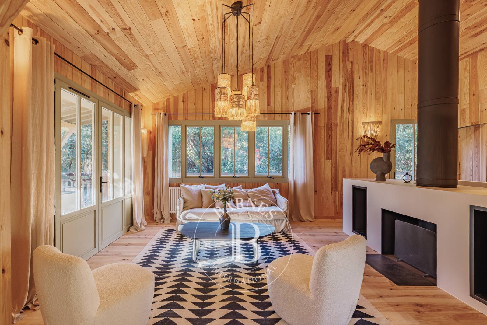 MAGNIFIQUE VILLA EN BOIS AVEC PISCINE ET 4 SUITES AU CŒUR DU CAP FERRET