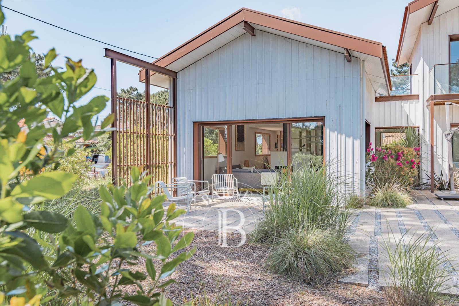 MAISON NEUVE DE 2019 AVEC PISCINE CHAUFFÉE ET VUE BASSIN SUR LA PRESQU’ÎLE DU CAP FERRET