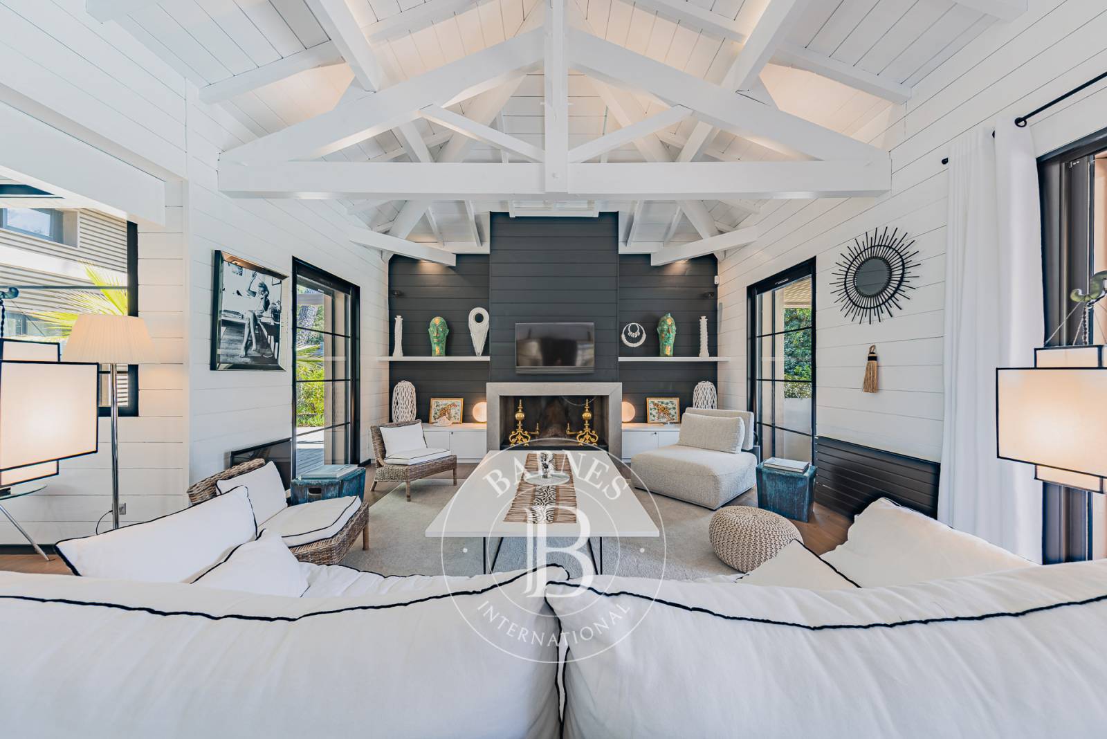 VILLA CONTEMPORAINE EN BOIS AVEC 4 SUITES ET PISCINE CHAUFFÉE DANS LE SECTEUR DES VALLONS DU FERRETa