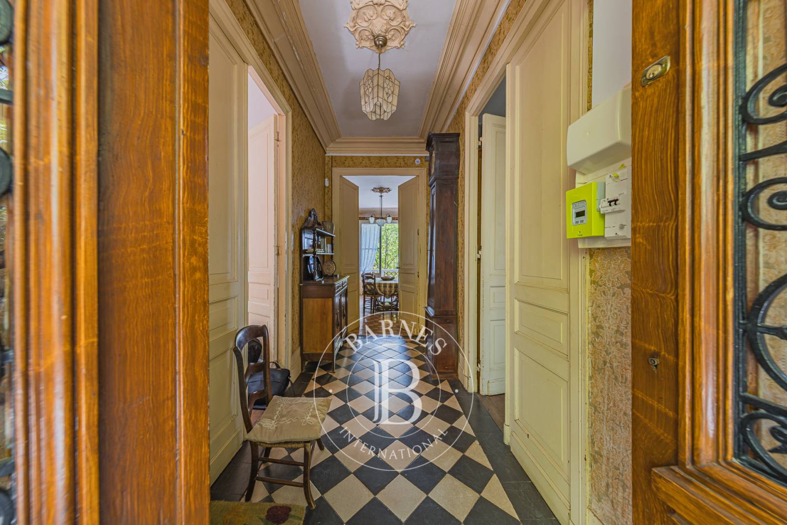 VILLA HISTORIQUE D’EXCEPTION DE 272 M² À RÉNOVER EN VILLE D’HIVER AVEC TERRAIN DE 1300 M²a