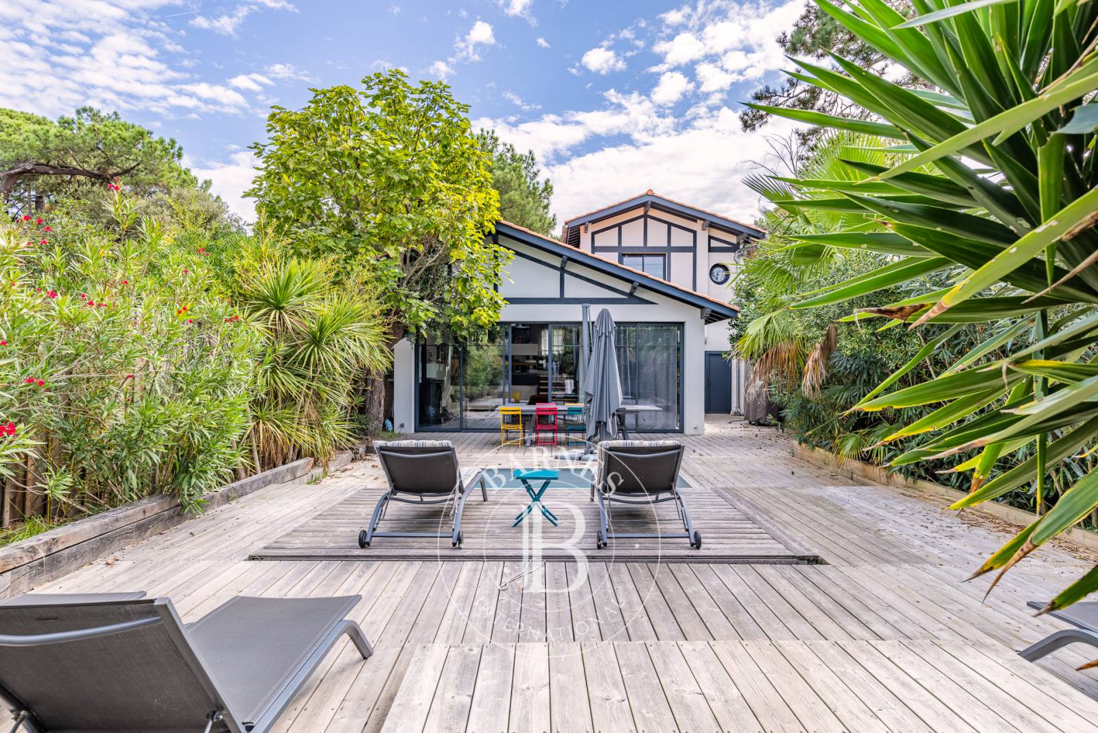 VILLA BASQUE AVEC PISCINE À PROXIMITÉ DU MOULLEAU AU PYLA-SUR-MER