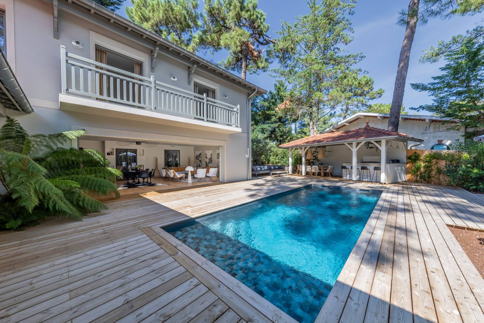 VILLA D’ARCHITECTE AVEC PISCINE DANS LE QUARTIER DES ABATILLES À ARCACHON