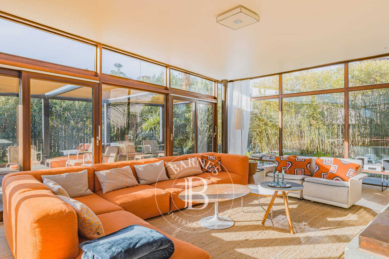 VILLA FAMILIALE RÉNOVÉE PAR UN ARCHITECTE, AVEC TERRASSE ET VUE SUR LE BASSIN, SUR LA PRESQU’ÎLE DU CAP FERRET