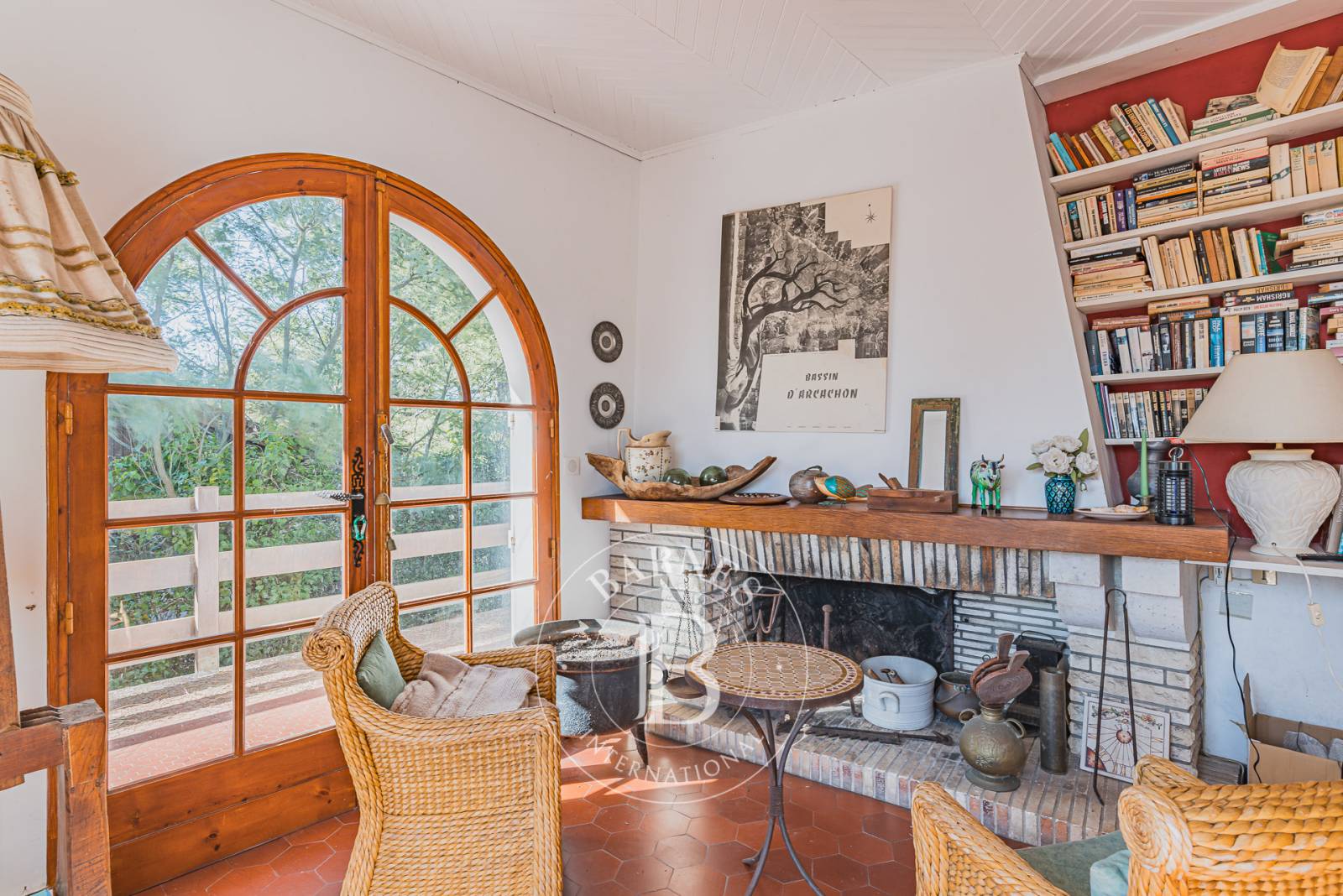 VILLA AVEC VUE BASSIN ET ACCÈS DIRECT À LA FORÊT, SITUÉE SUR LA PRESQU’ÎLE DU CAP FERRET