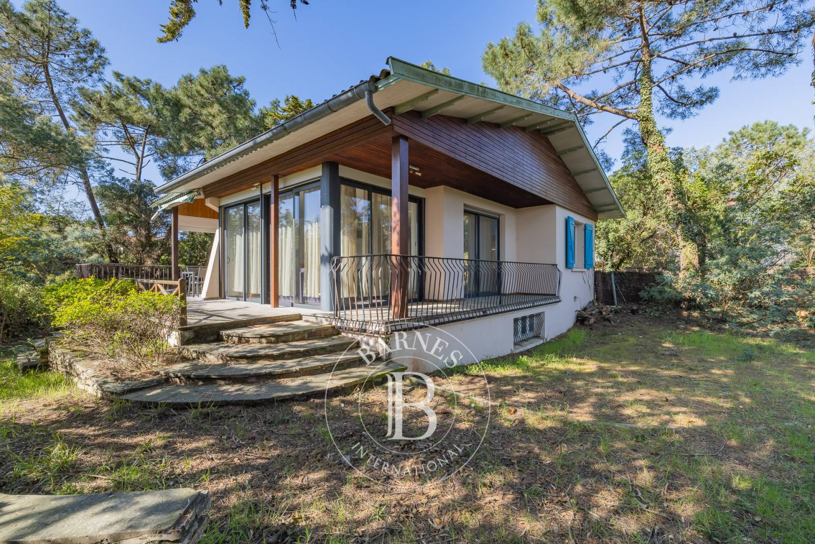 VILLA FAMILIALE À RÉNOVER DANS LE TRIANGLE D'OR AU CAP FERRET