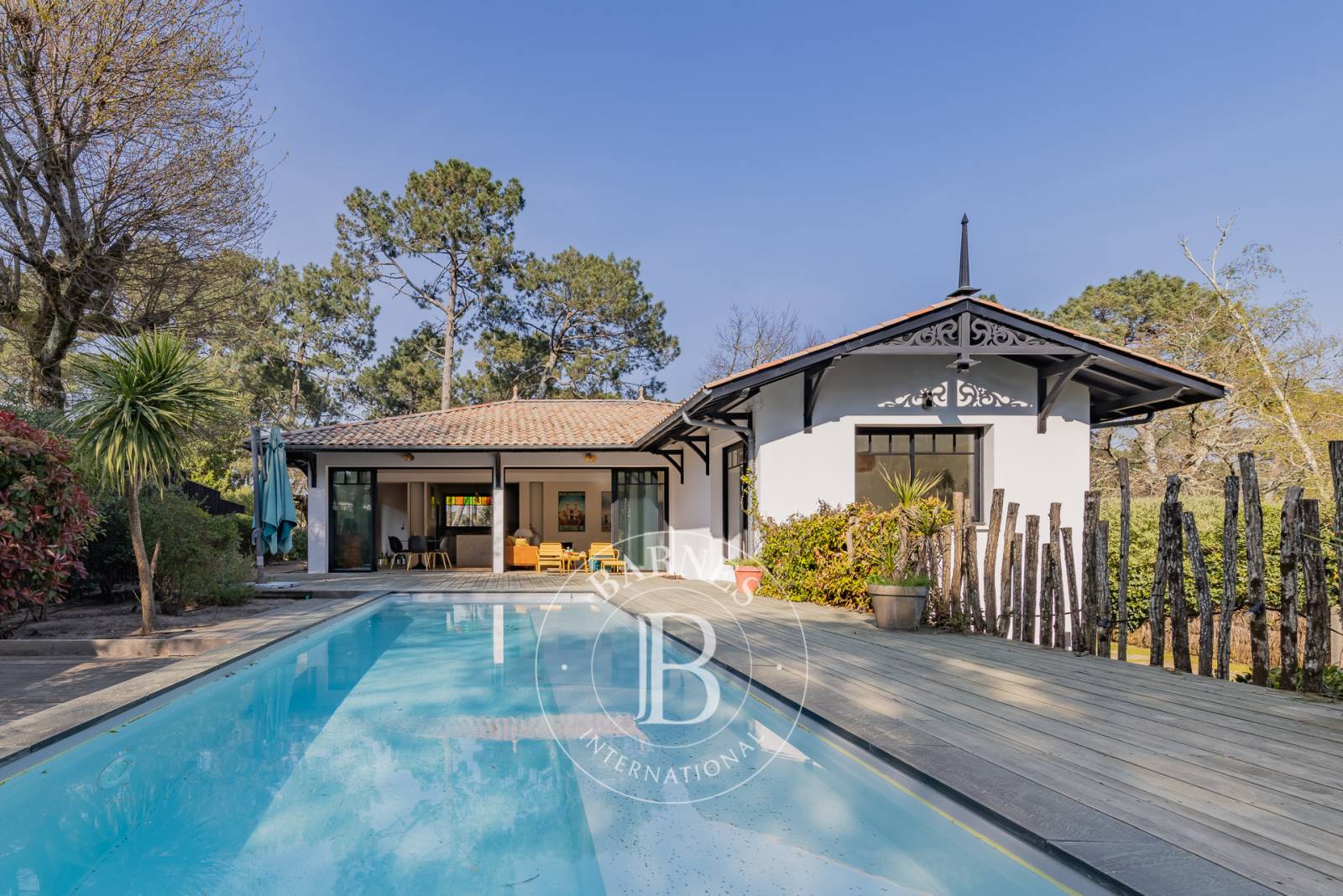 MAGNIFIQUE VILLA AVEC PISCINE AU PYLA-SUR-MER, PROCHE DES PLAGES