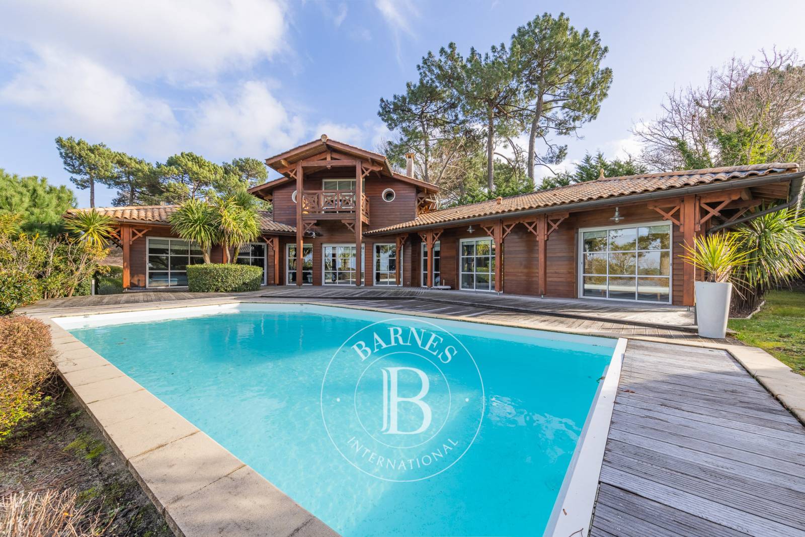 VILLA D’EXCEPTION AU PYLA-SUR-MER AVEC PISCINE ET VUE PANORAMIQUE SUR LE BASSIN