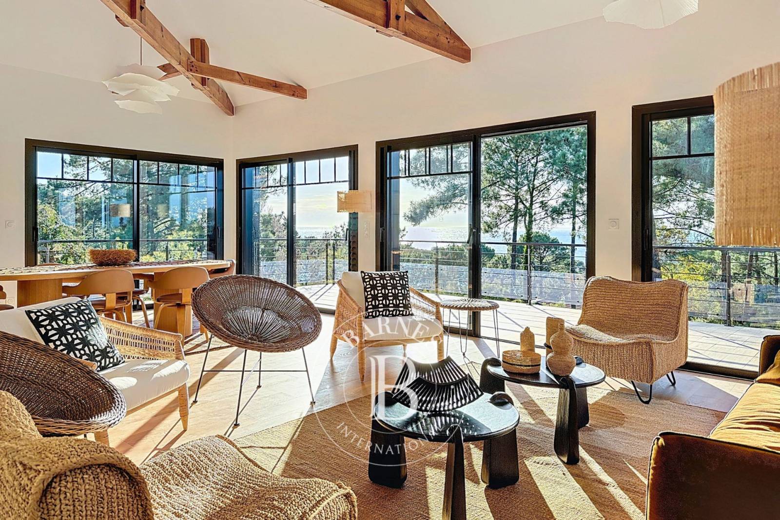 VILLA NEUVE AVEC VUE PANORAMIQUE SUR LE BASSIN AU PYLA-SUR-MER