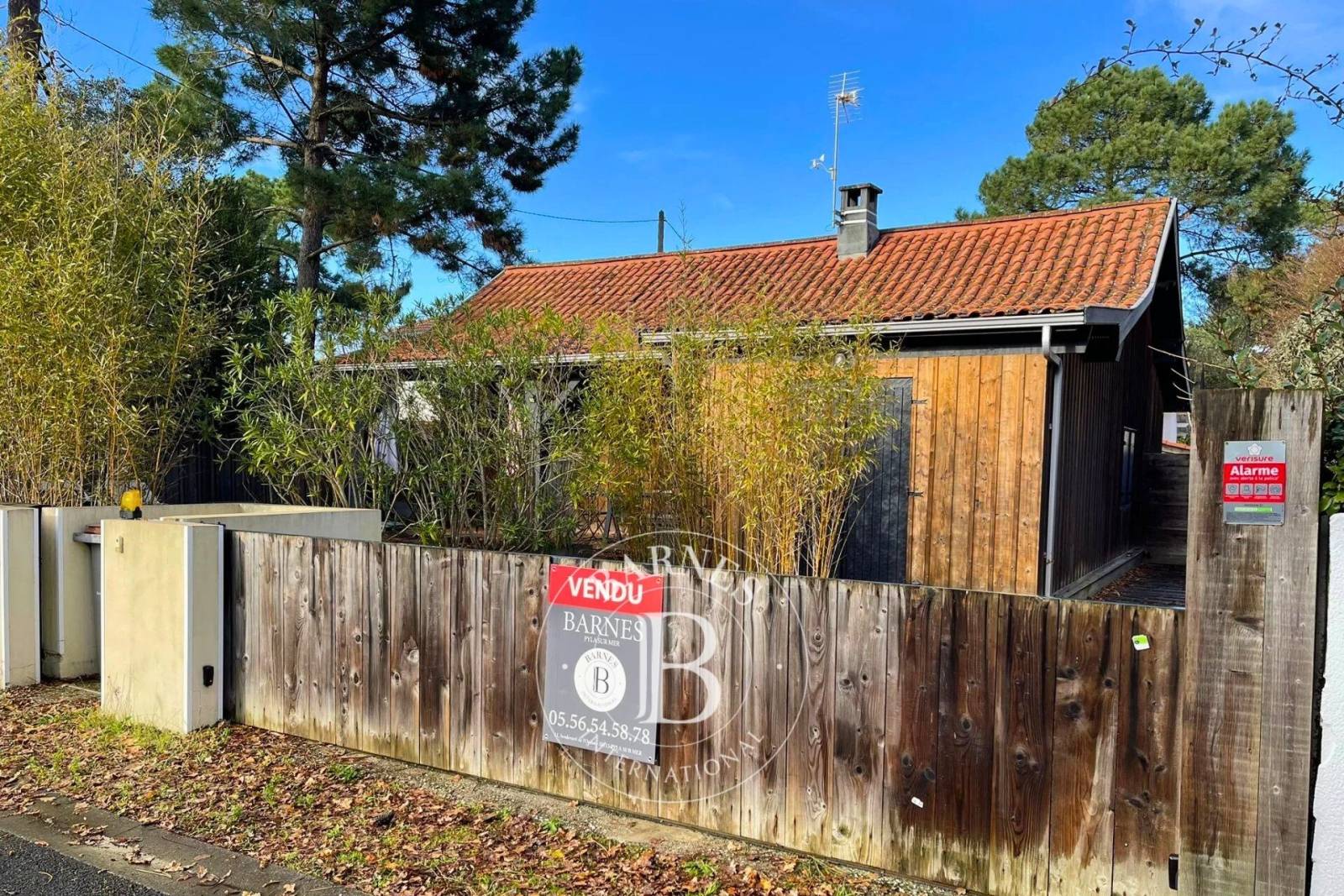VILLA STYLE CABANE IDÉALEMENT SITUÉE PROCHE CERCLE DE VOILE PYLA SUR MER