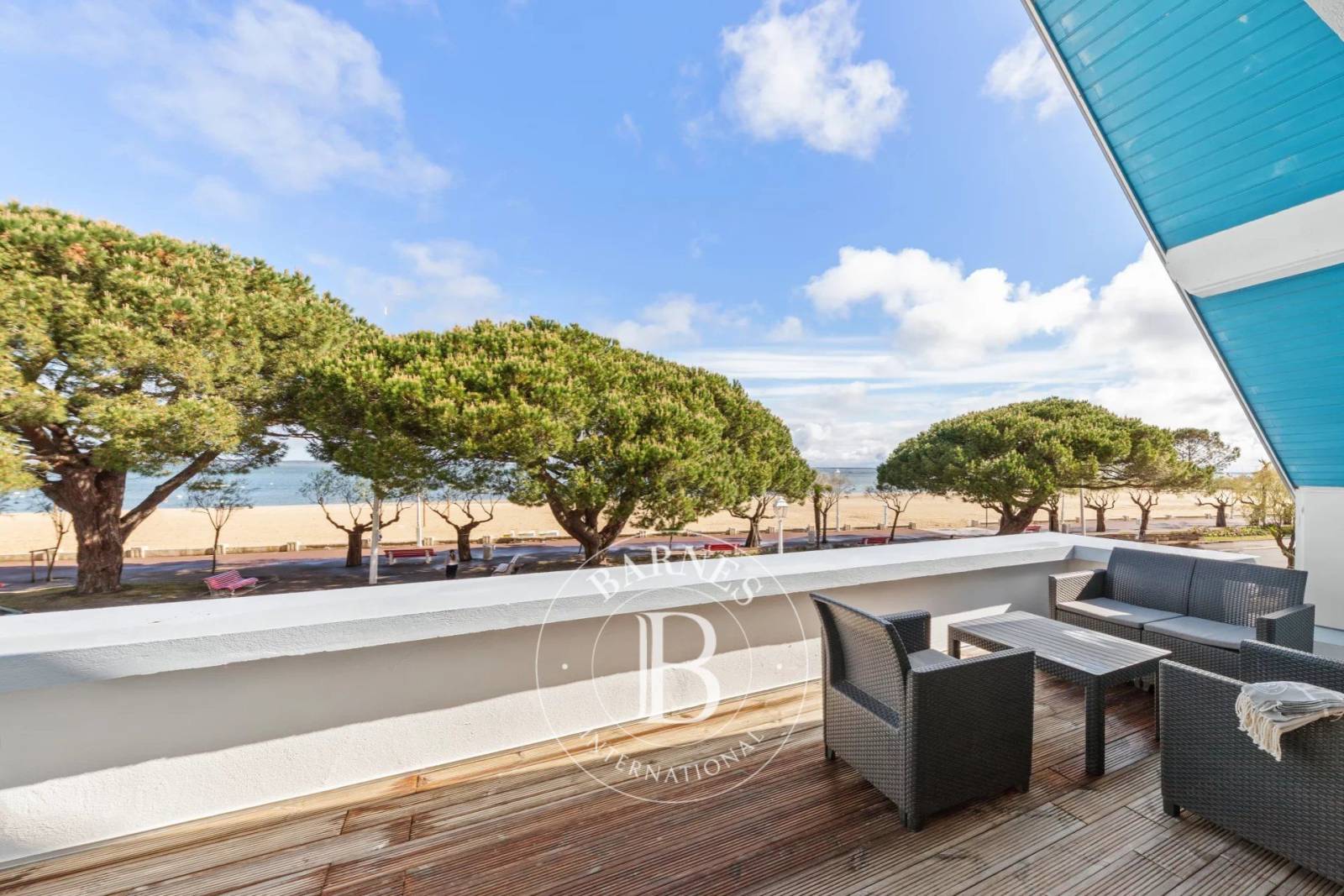 appartement avec terrasse bois en première ligne Arcachon centre