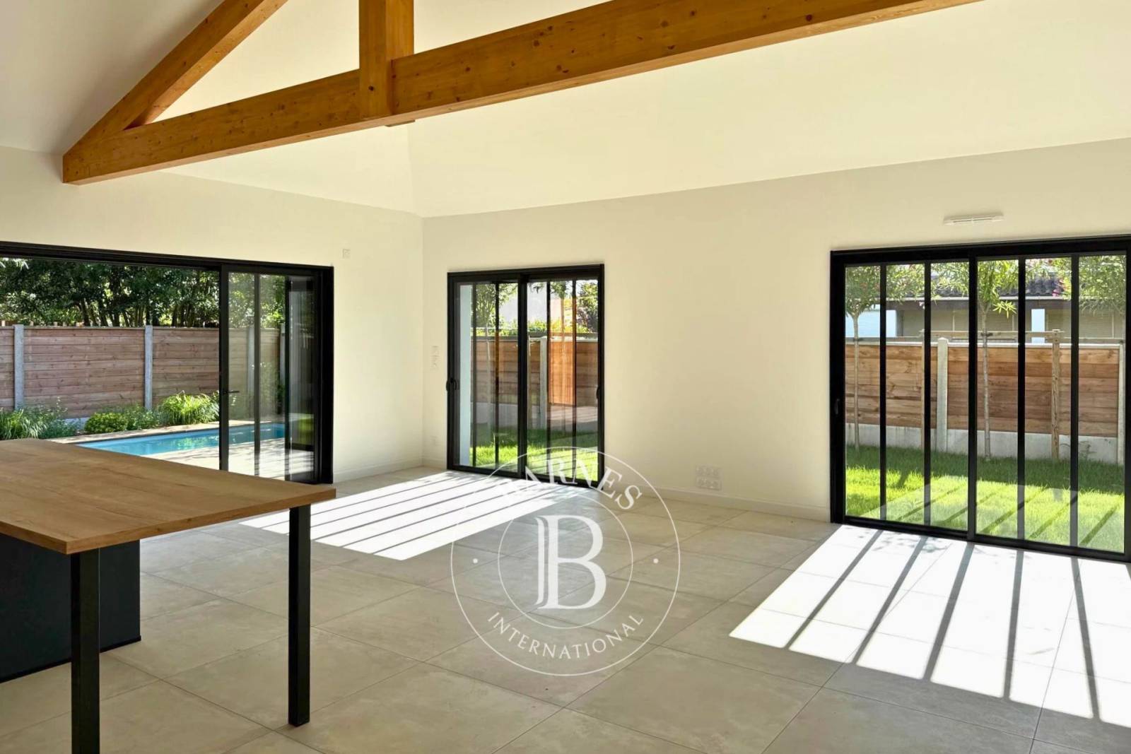 VILLA NEUVE DE PLAIN-PIED AVEC PISCINE À LA TESTE-DE-BUCH, SUR LE BASSIN D’ARCACHON