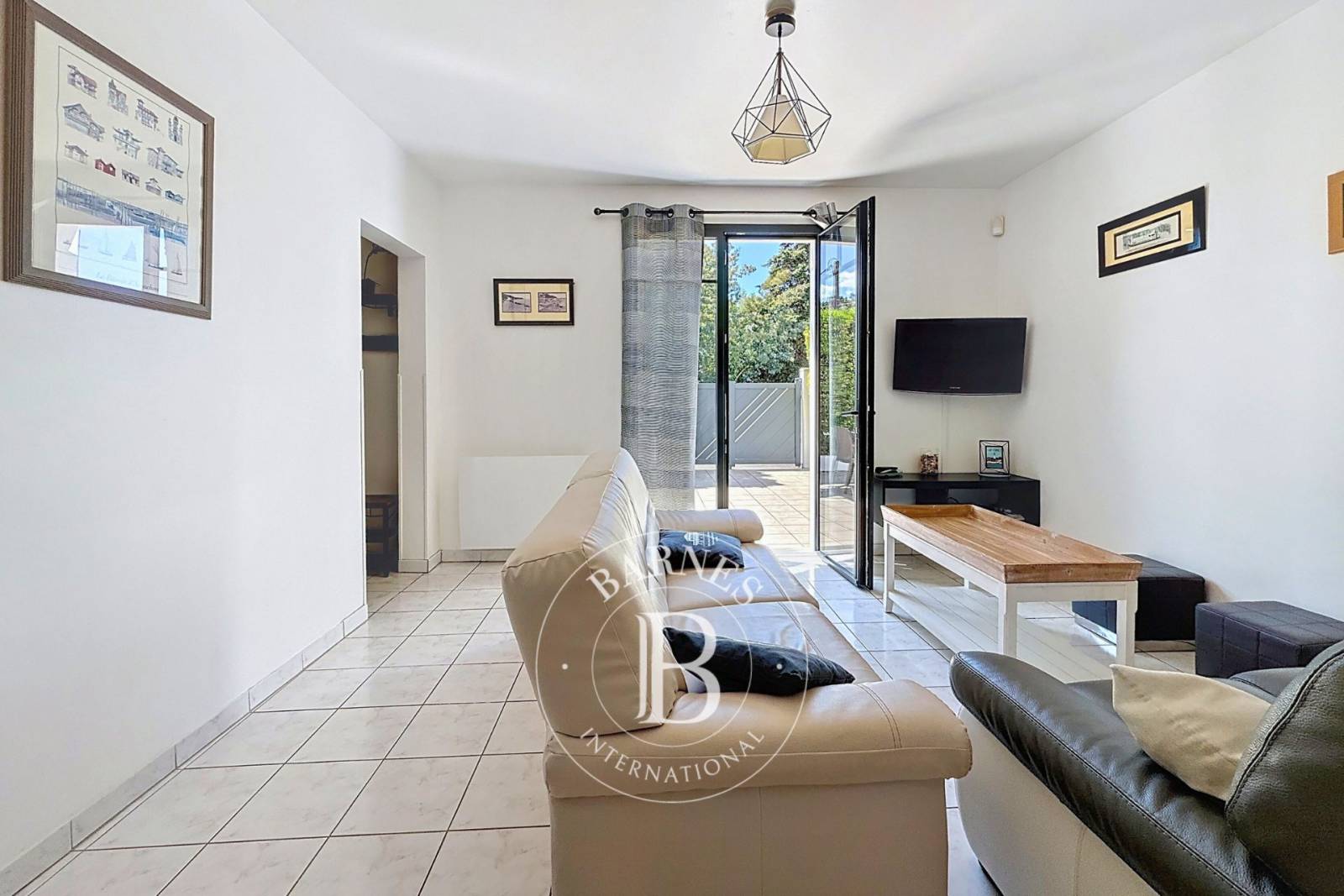 VILLA ARCACHONNAISE PROCHE PLAGE DANS LE QUARTIER DES ABATILLES, ARCACHON