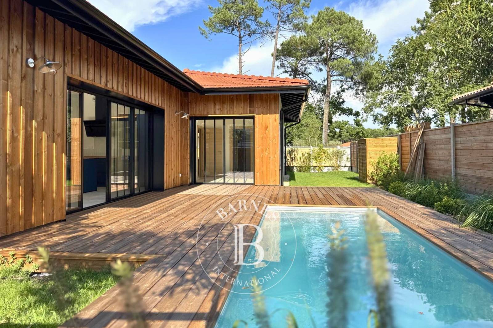 VILLA NEUVE DE PLAIN-PIED AVEC PISCINE À LA TESTE-DE-BUCH, SUR LE BASSIN D’ARCACHON
