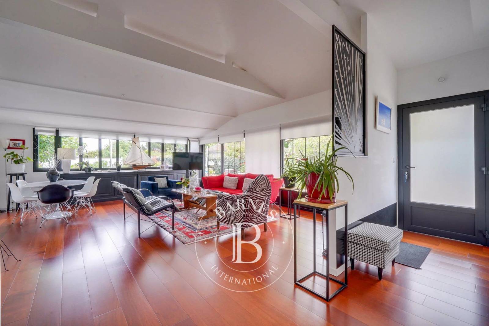 MAISON DE CARACTÈRE AVEC PISCINE ET DÉPENDANCE AU CENTRE DE LA TESTE-DE-BUCH