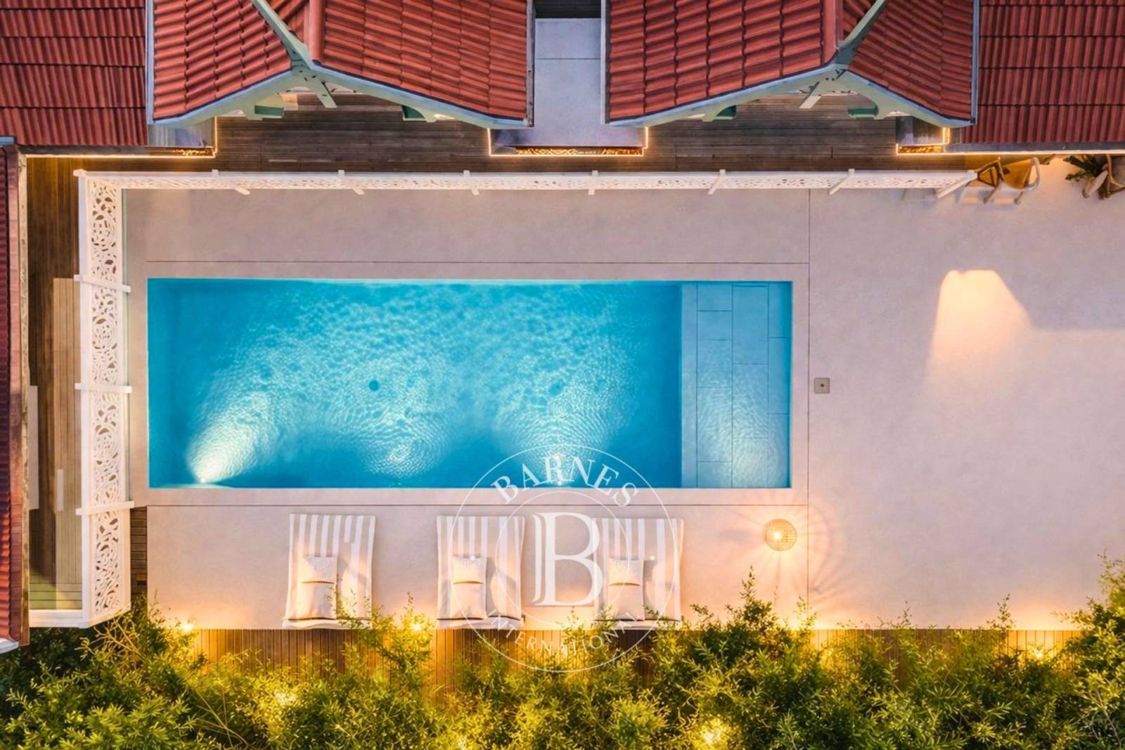 SOMPTUEUSE VILLA ARCACHONNAISE, AVEC PISCINE ET 5 CHAMBRES, AU CENTRE D’ARCACHONa