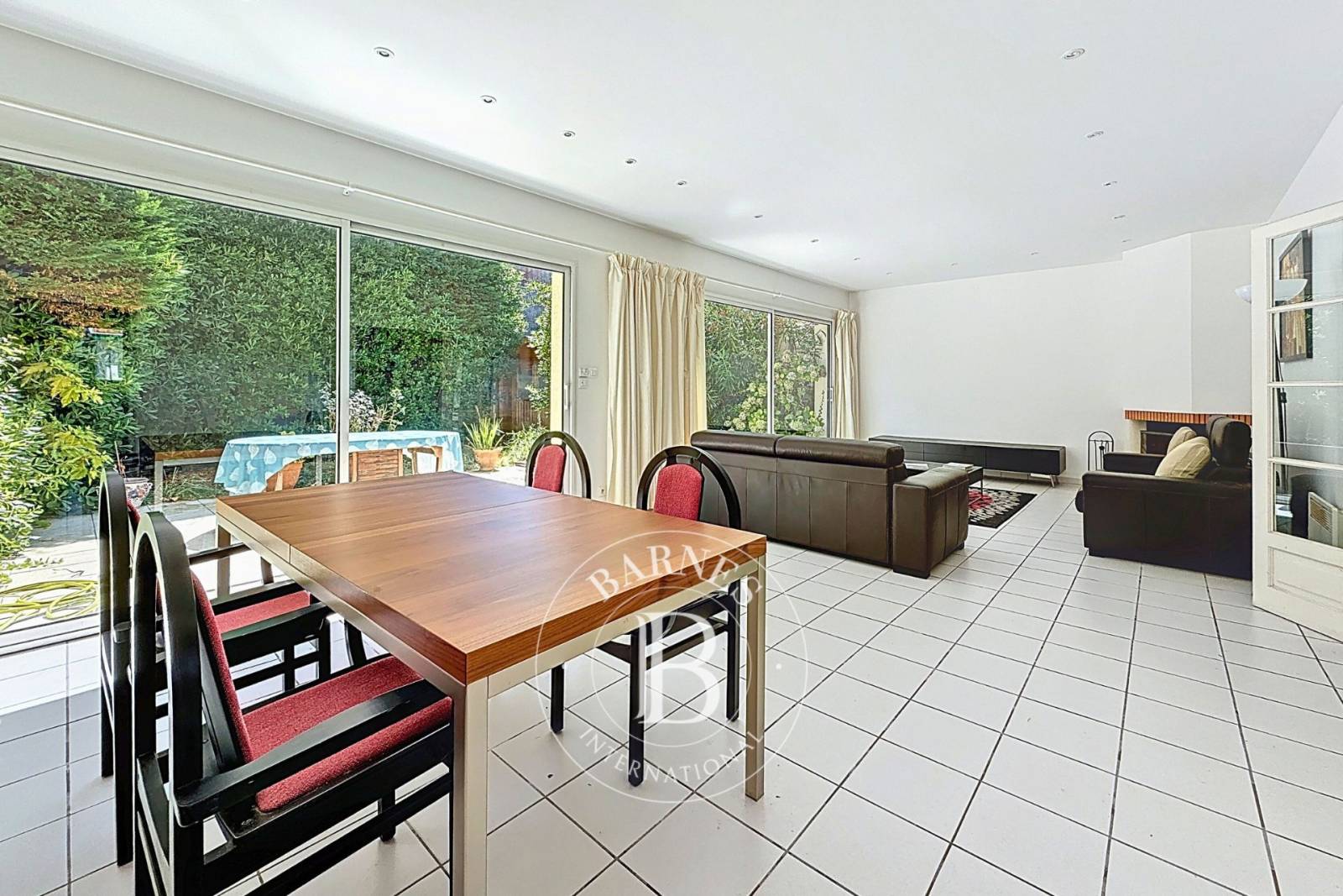 MAISON FAMILIALE AVEC 4 CHAMBRES, JARDIN ET GARAGE EN VILLE D’ÉTÉ À ARCACHON