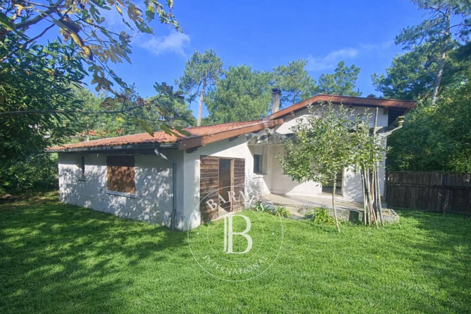 MAISON À RÉNOVER AVEC PARCELLE ARBORÉE SUR LA PRESQU’ÎLE DU CAP FERRET