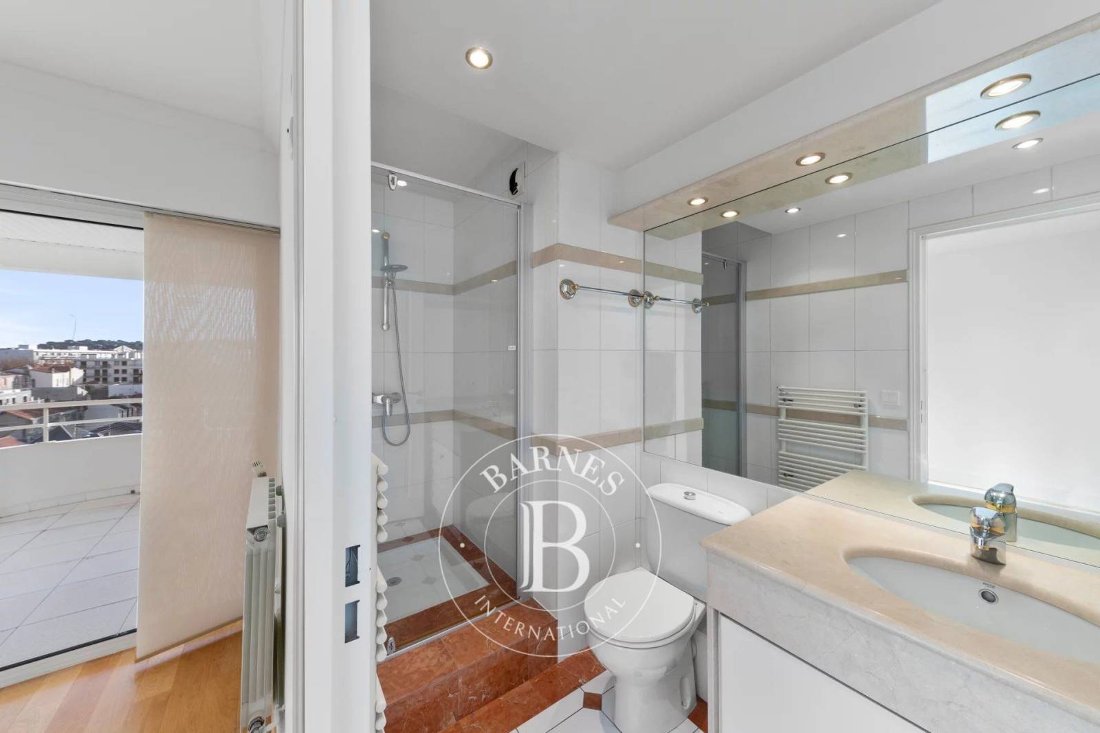 salon lumineux mezzanine vue mer appartement luxe Arcachon