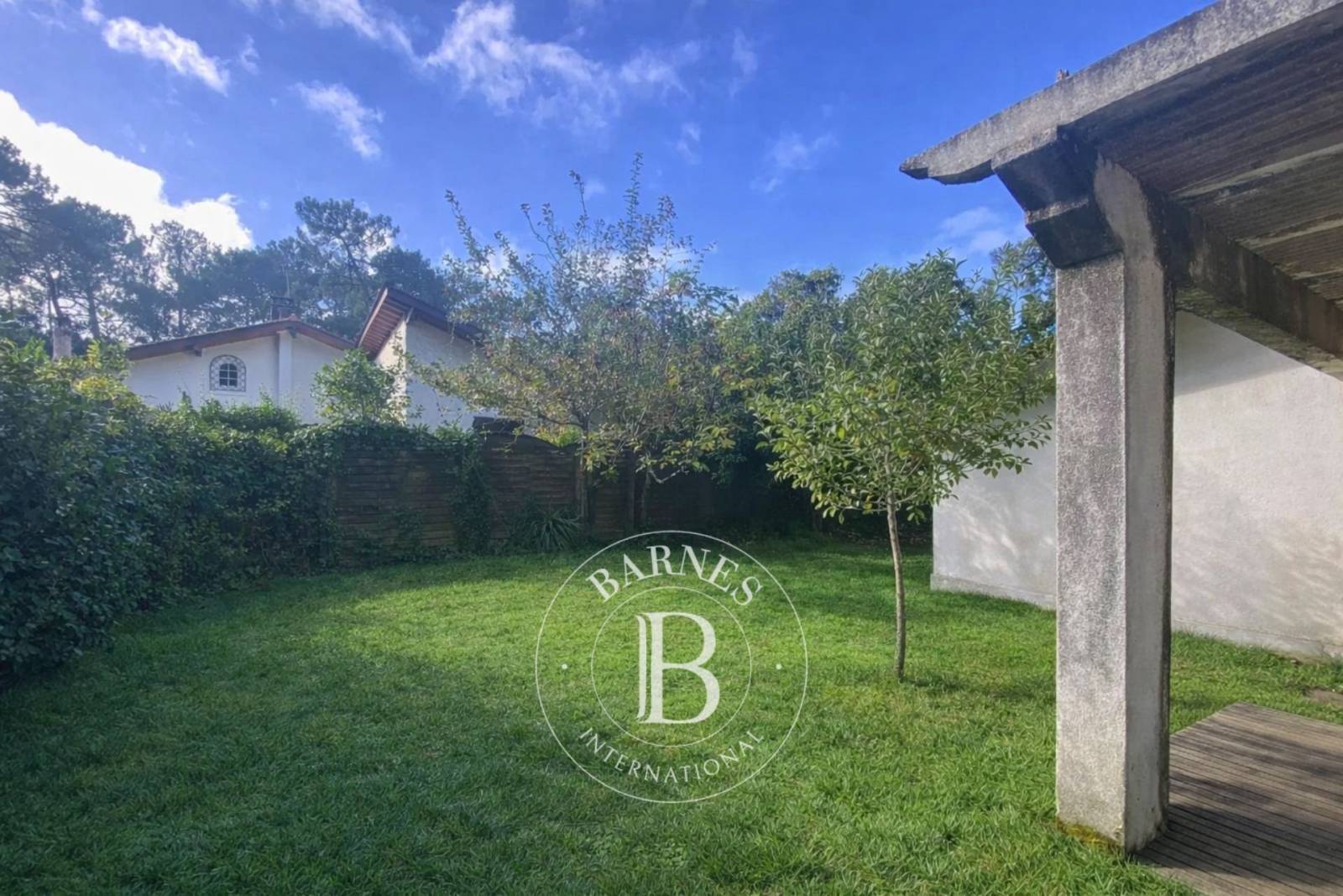 MAISON À RÉNOVER AVEC PARCELLE ARBORÉE SUR LA PRESQU’ÎLE DU CAP FERRET