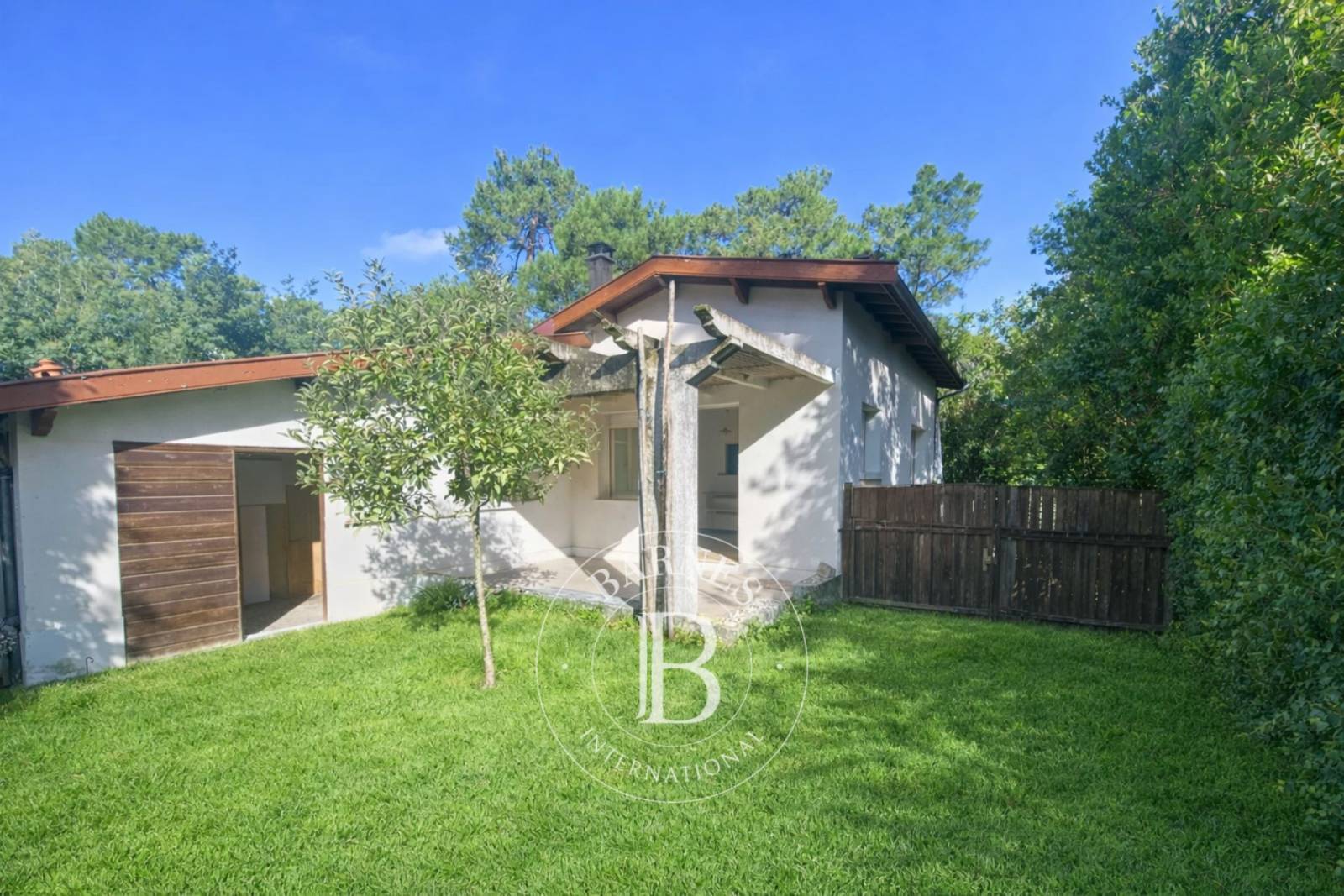 MAISON À RÉNOVER AVEC PARCELLE ARBORÉE SUR LA PRESQU’ÎLE DU CAP FERRET