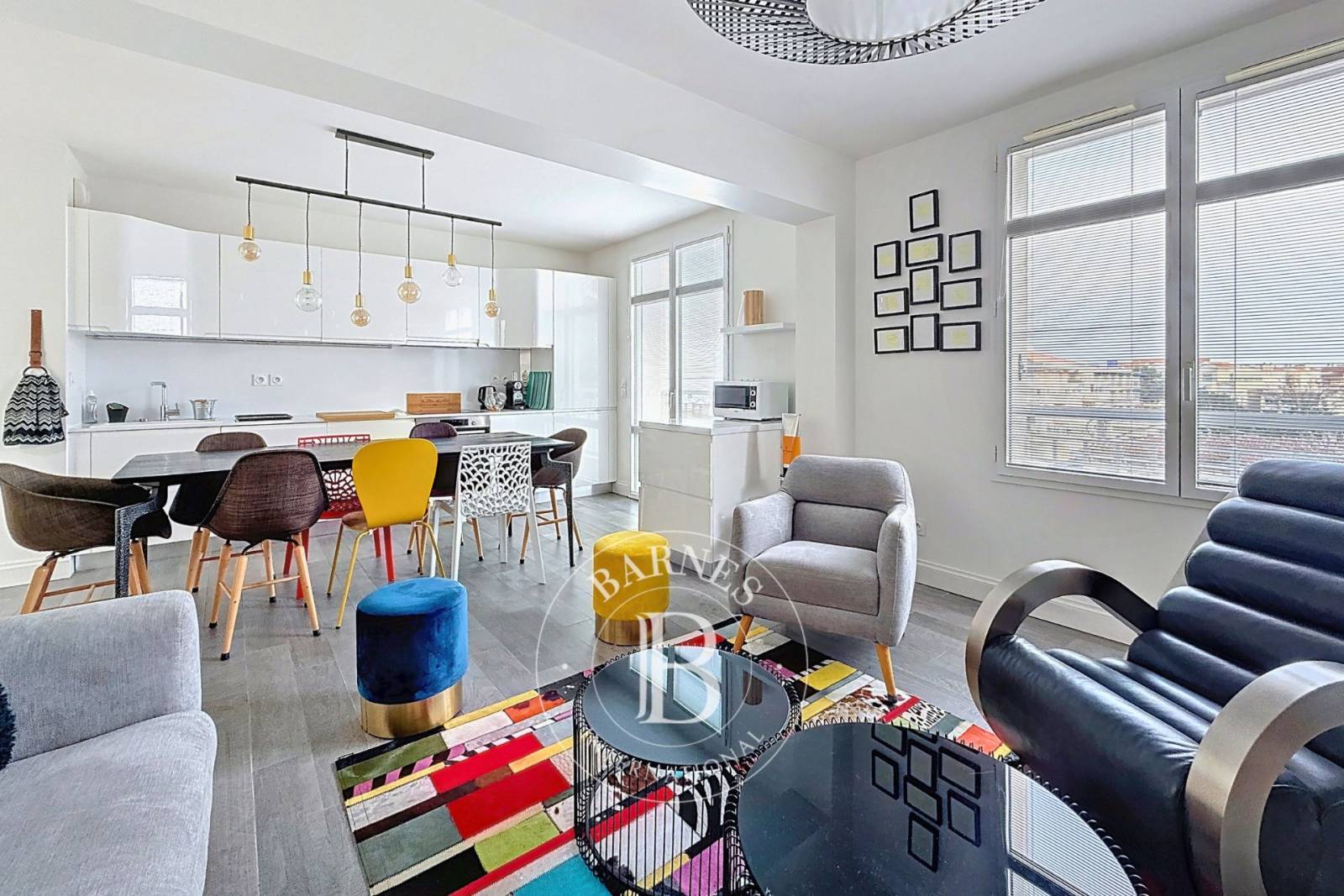 APPARTEMENT EN DERNIER ETAGE D'UNE RESIDENCE EN PREMIERE LIGNE AVEC SUPERBE TERRASSE VUE BASSIN