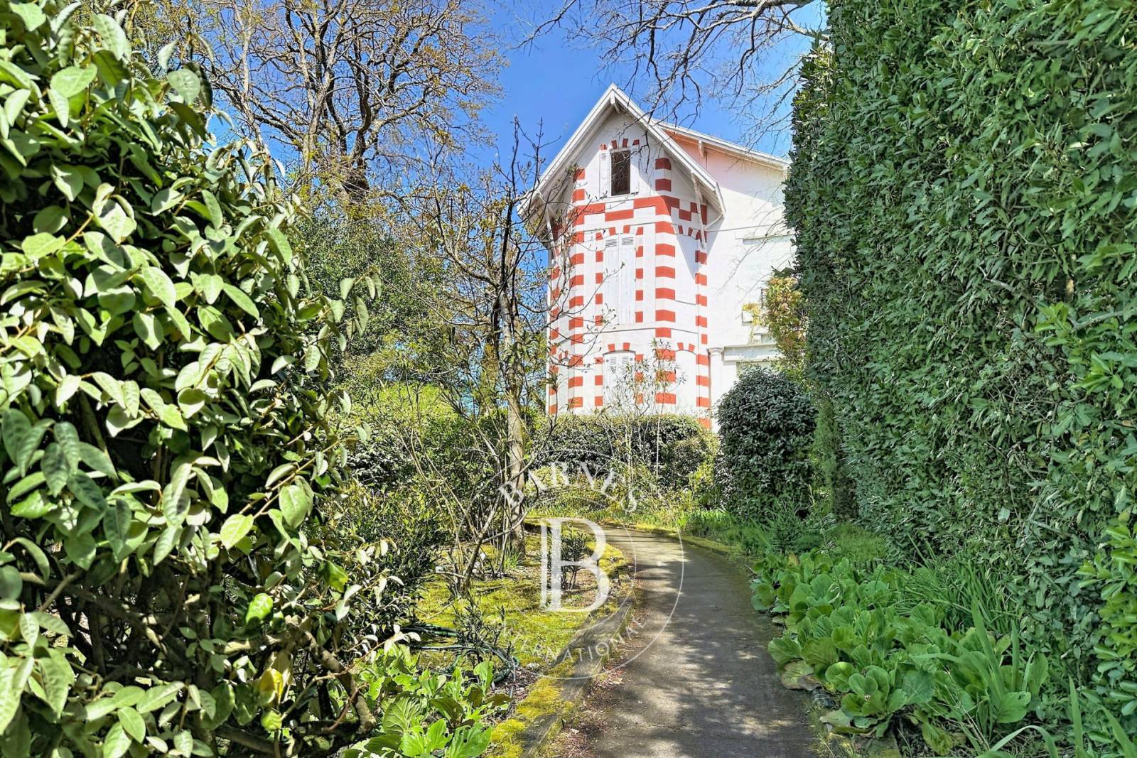 APPARTEMENT DE CHARME SOUS LES TOITS AVEC VUE PANORAMIQUE SUR LE BASSIN EN VILLE D’HIVER À ARCACHON