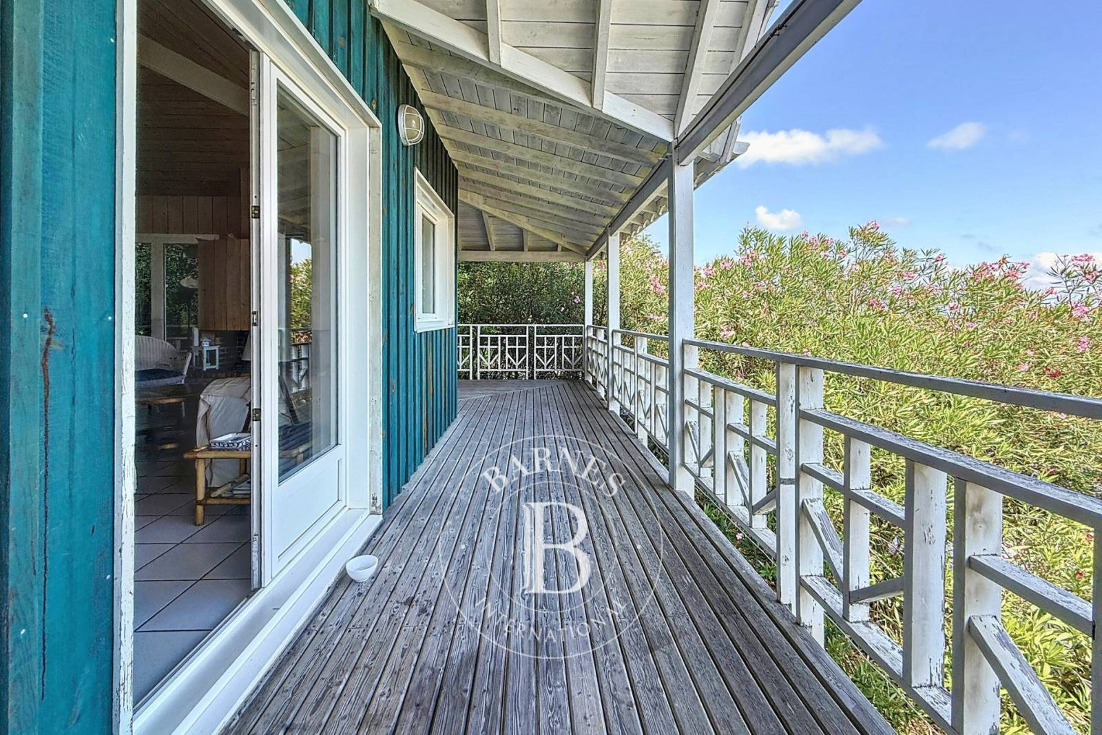 VILLA AVEC VUE PANORAMIQUE BASSIN, AU CŒUR DU VILLAGE DE L’HERBE - PRESQU’ÎLE DU CAP FERRET