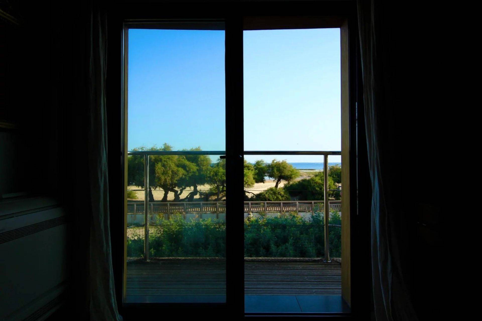 SUPERBE VILLA EN PREMIÈRE LIGNE À LA HUME, VUE MER