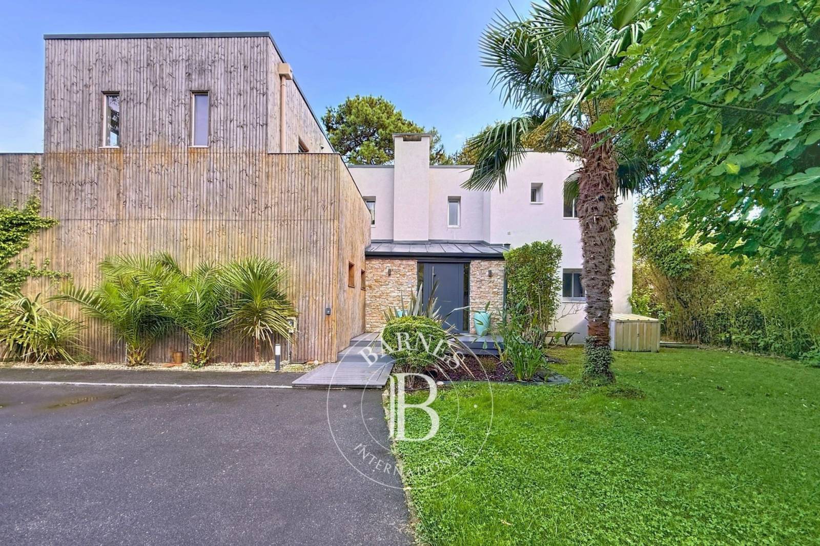 PROPRIÉTÉ CONTEMPORAINE AVEC PISCINE ET STUDIO INDÉPENDANT – LÈGE CAP FERRET