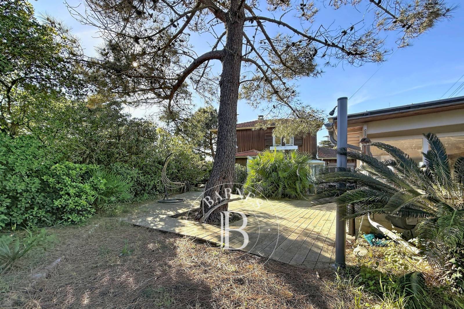 VILLA FAMILIALE AVEC JARDIN ET DÉPENDANCE, SITUÉE AU CAP FERRET À PROXIMITÉ DE L’OCÉAN